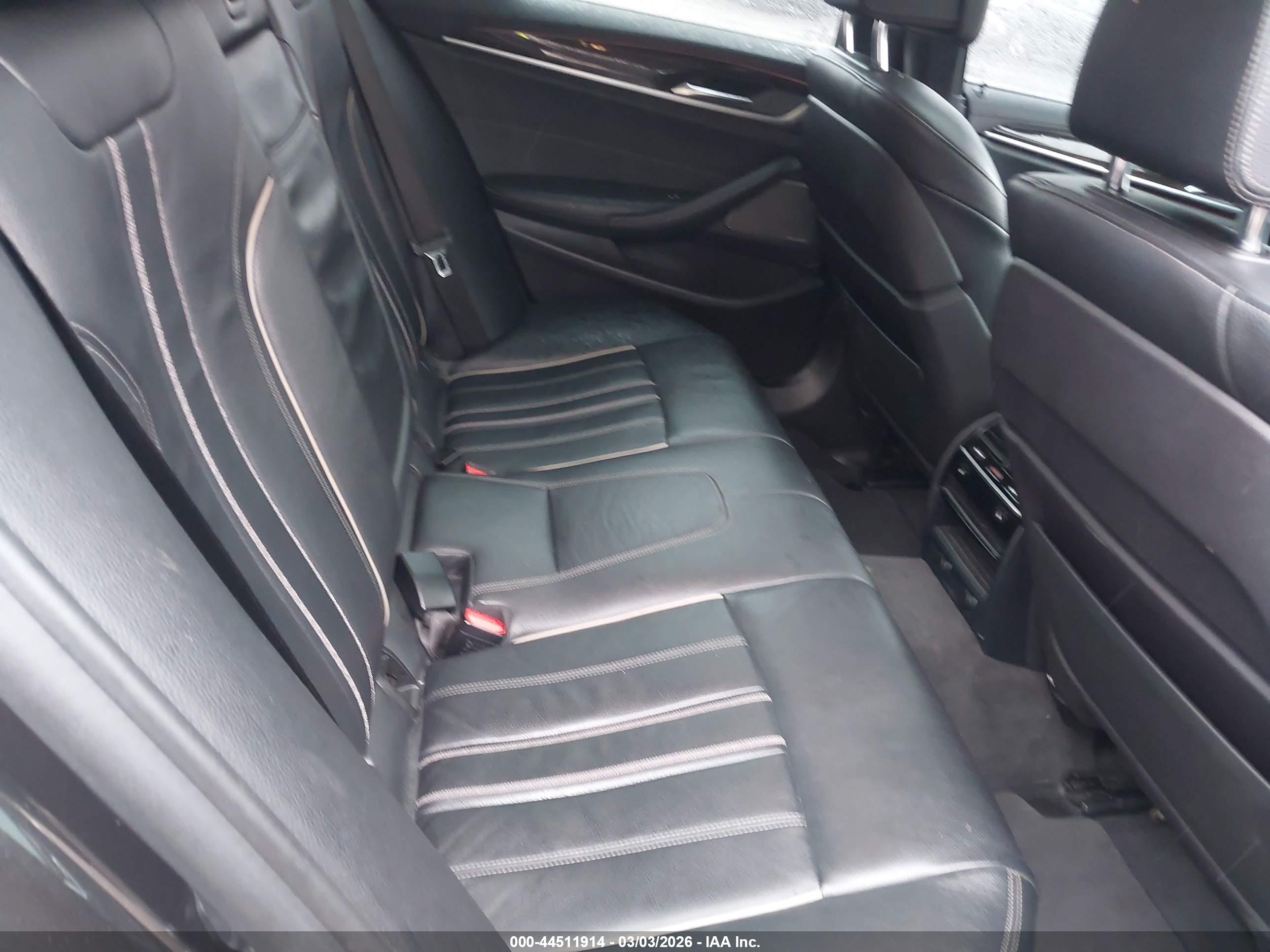 BMW M550I image 8