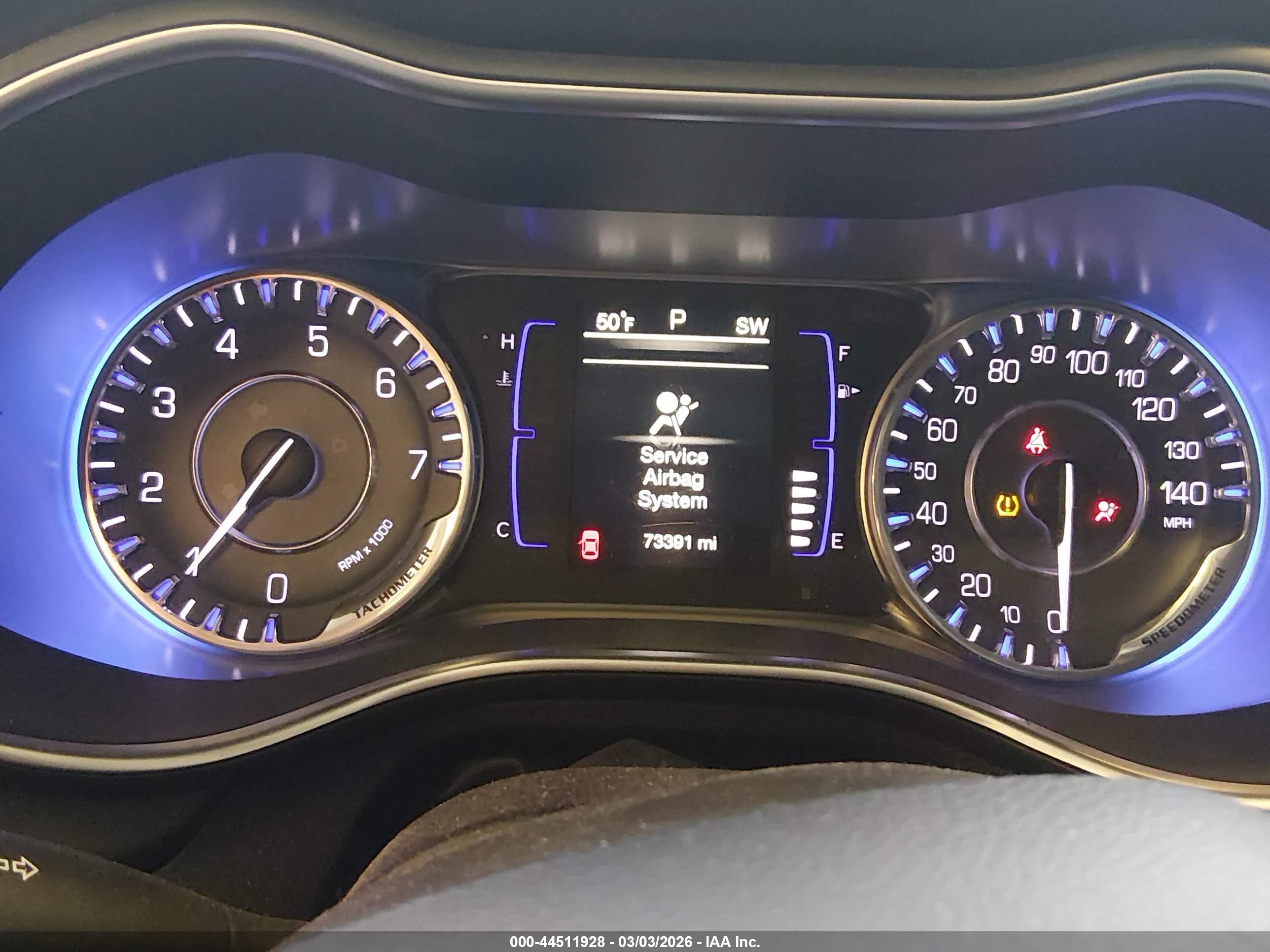 CHRYSLER 200 image 7