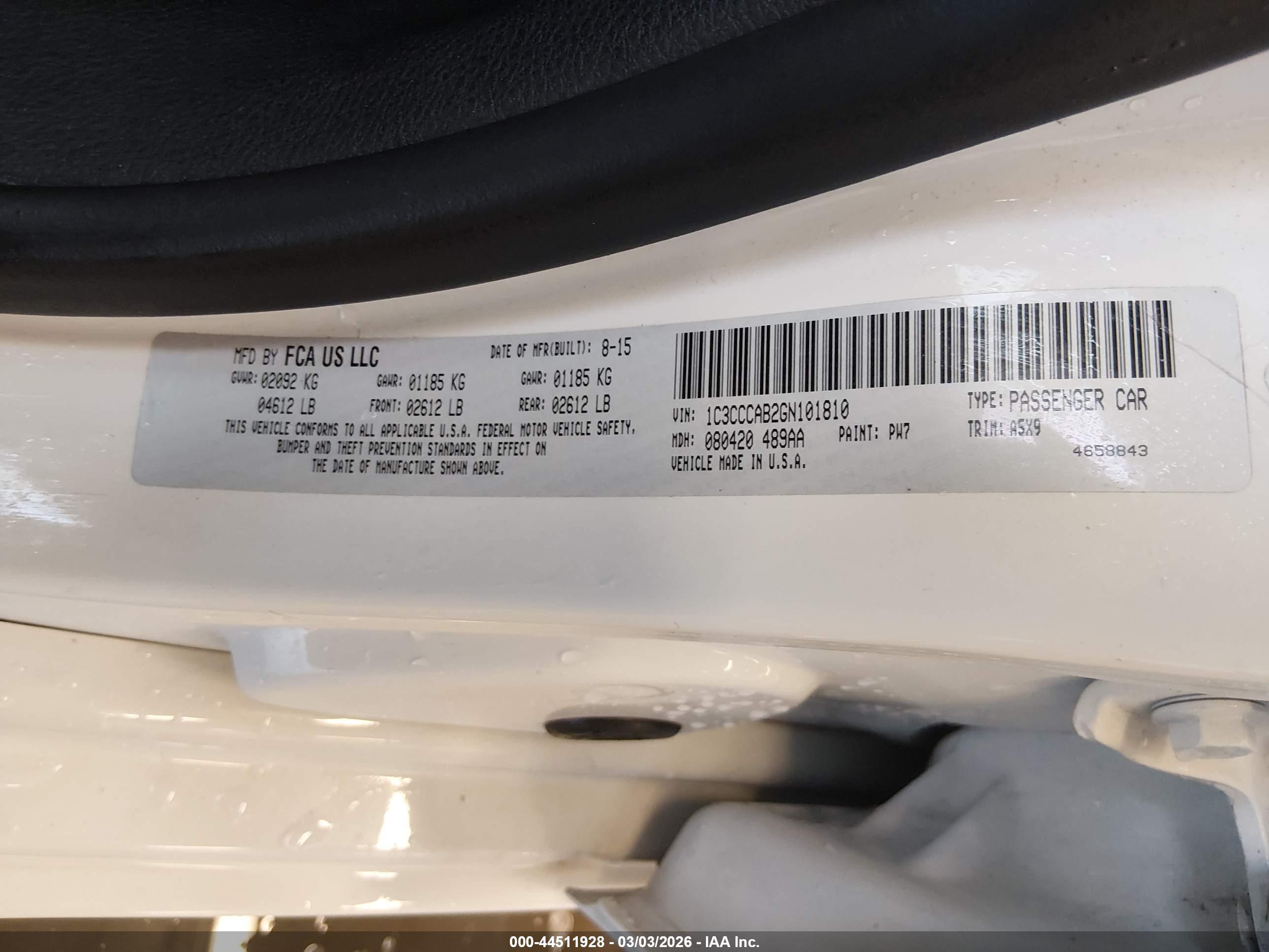 CHRYSLER 200 image 9