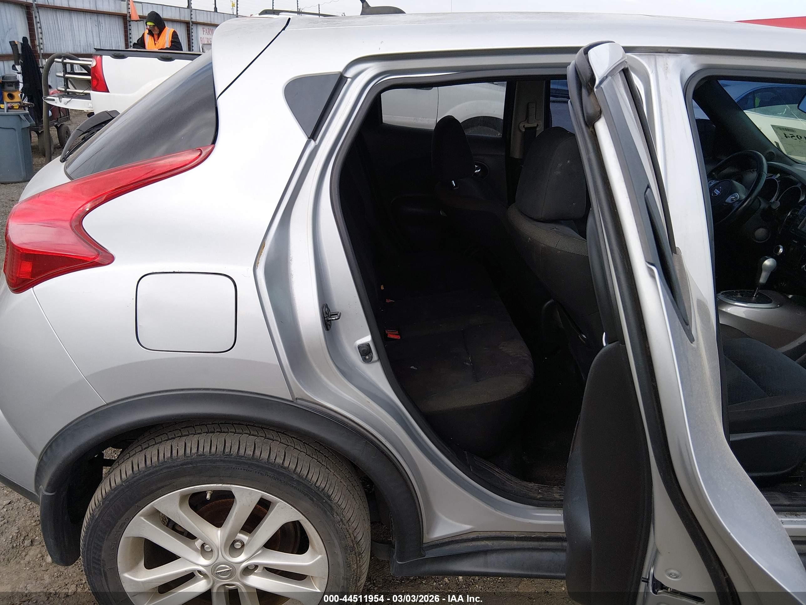 NISSAN JUKE image 8