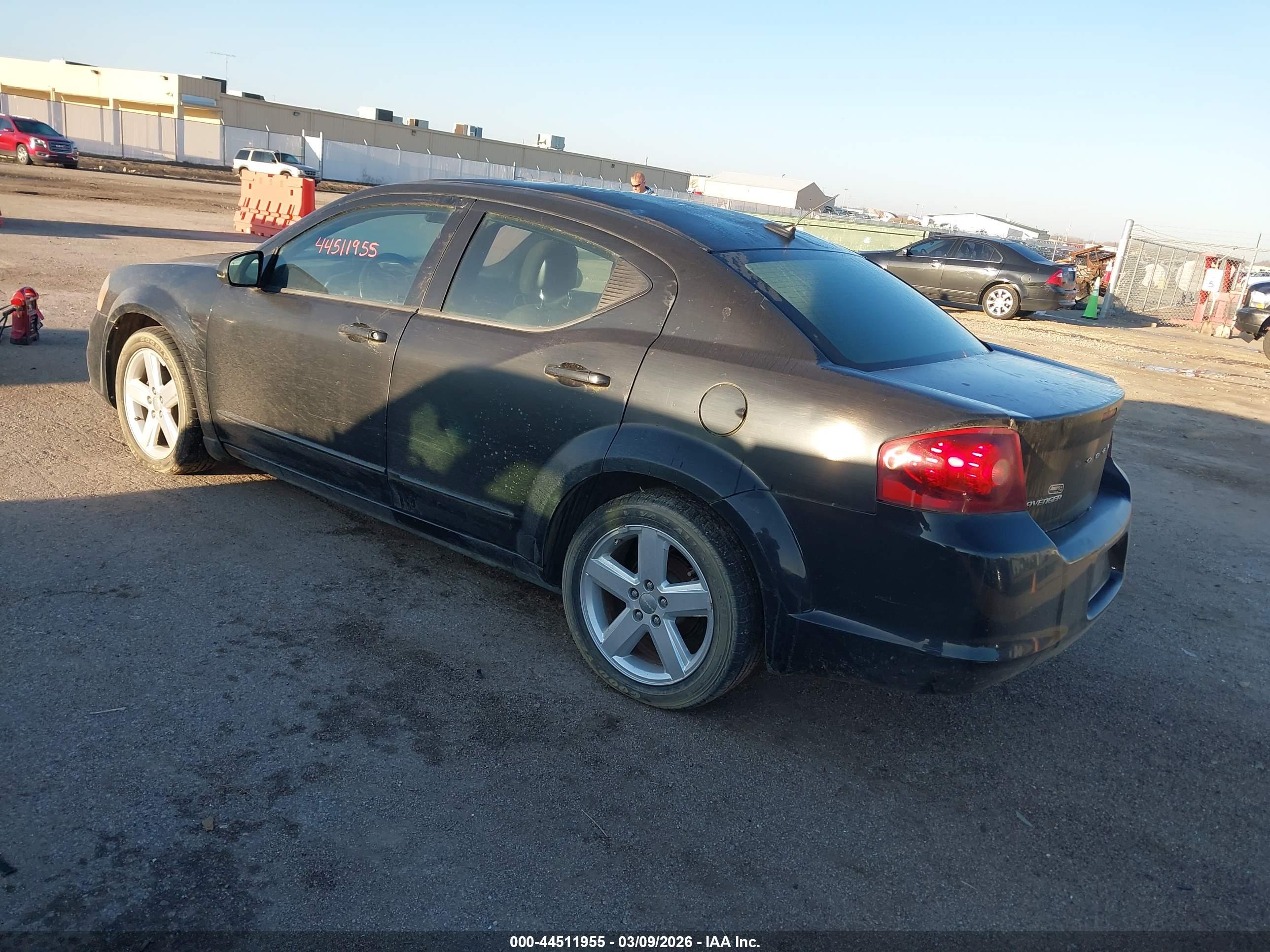 DODGE AVENGER image 3