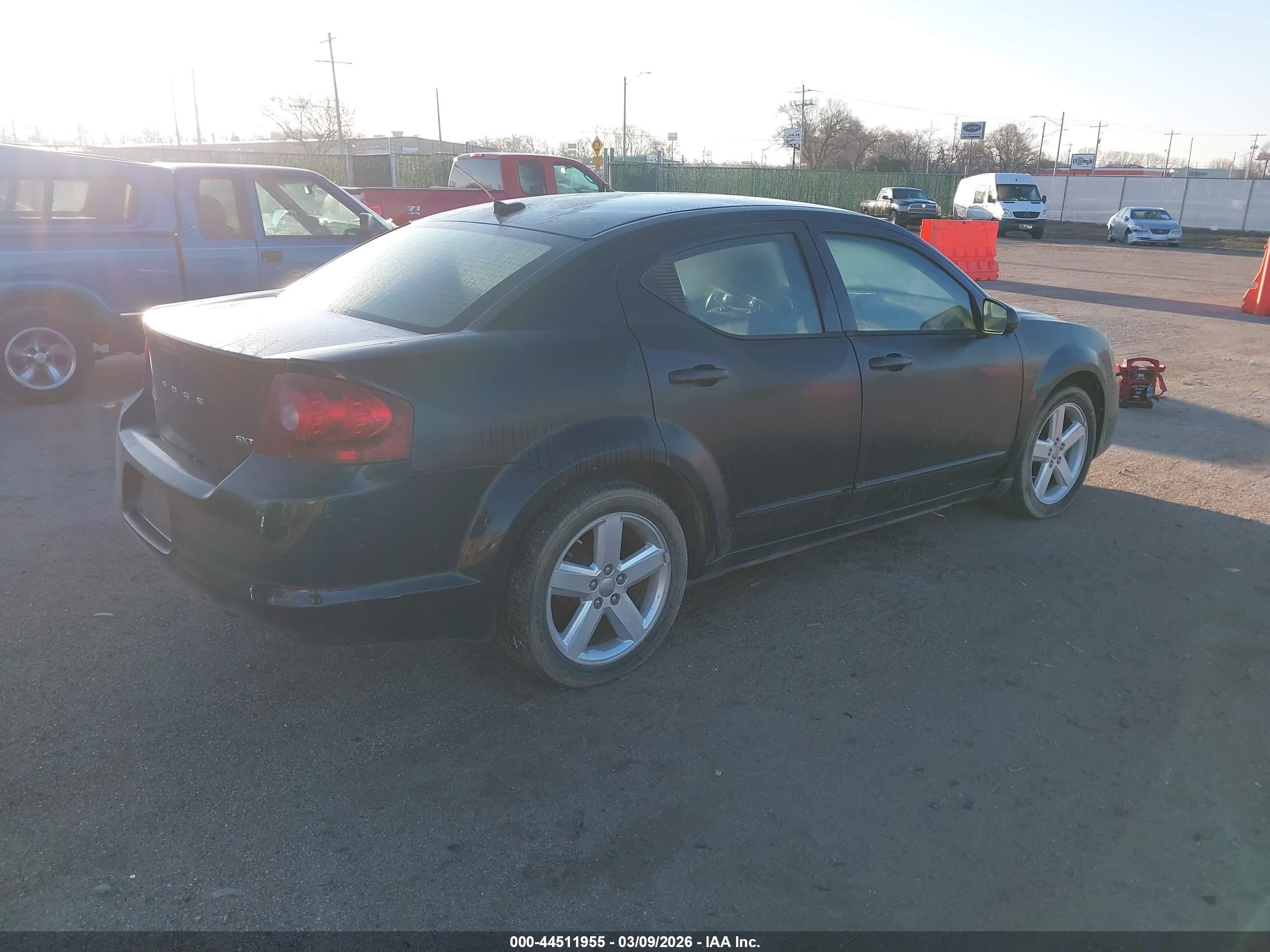 DODGE AVENGER image 4