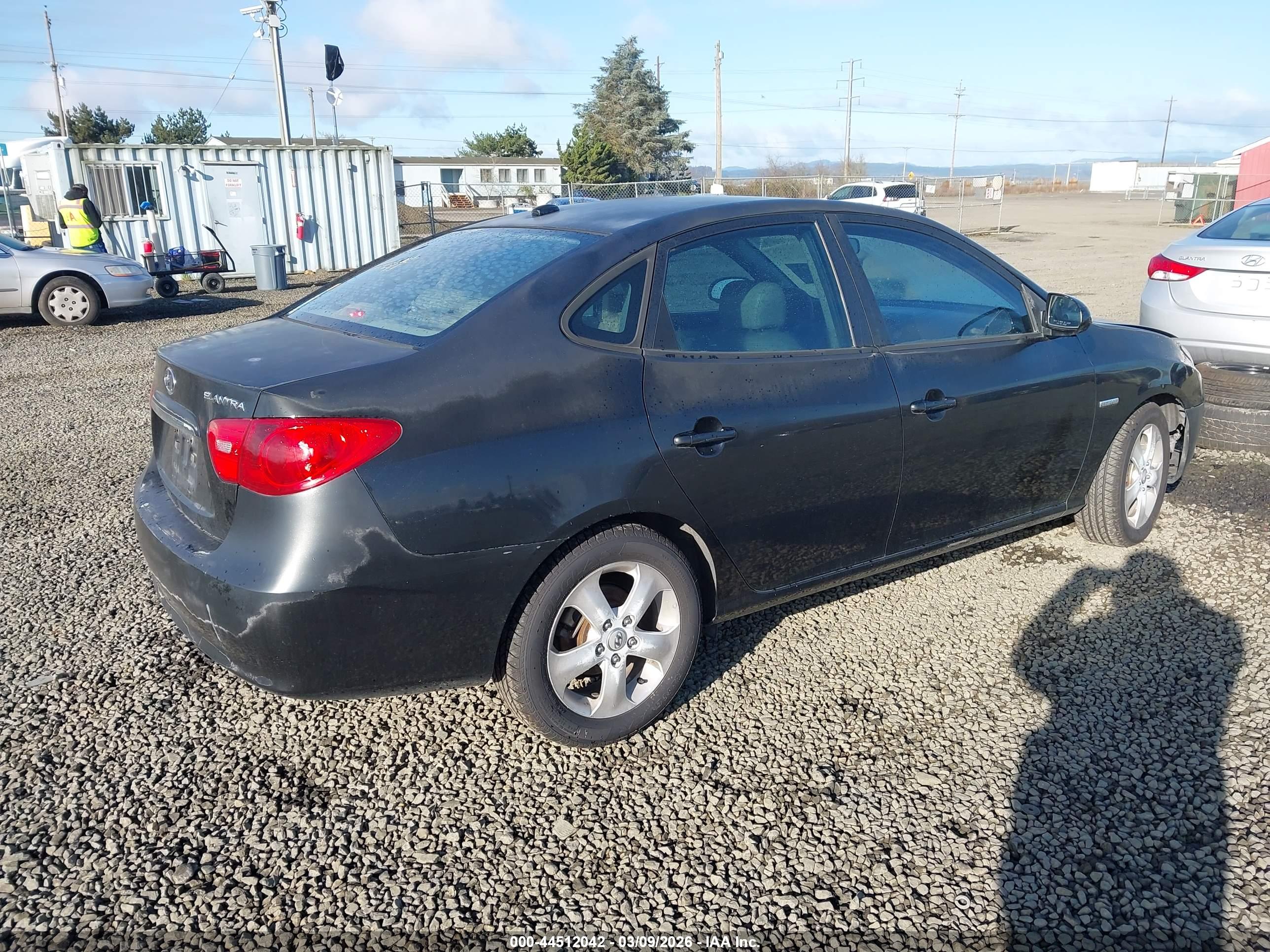HYUNDAI ELANTRA image 4
