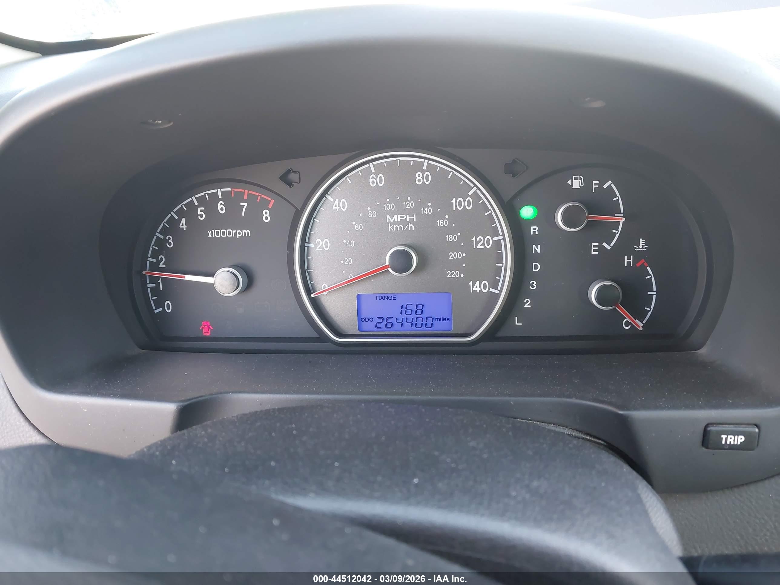 HYUNDAI ELANTRA image 7