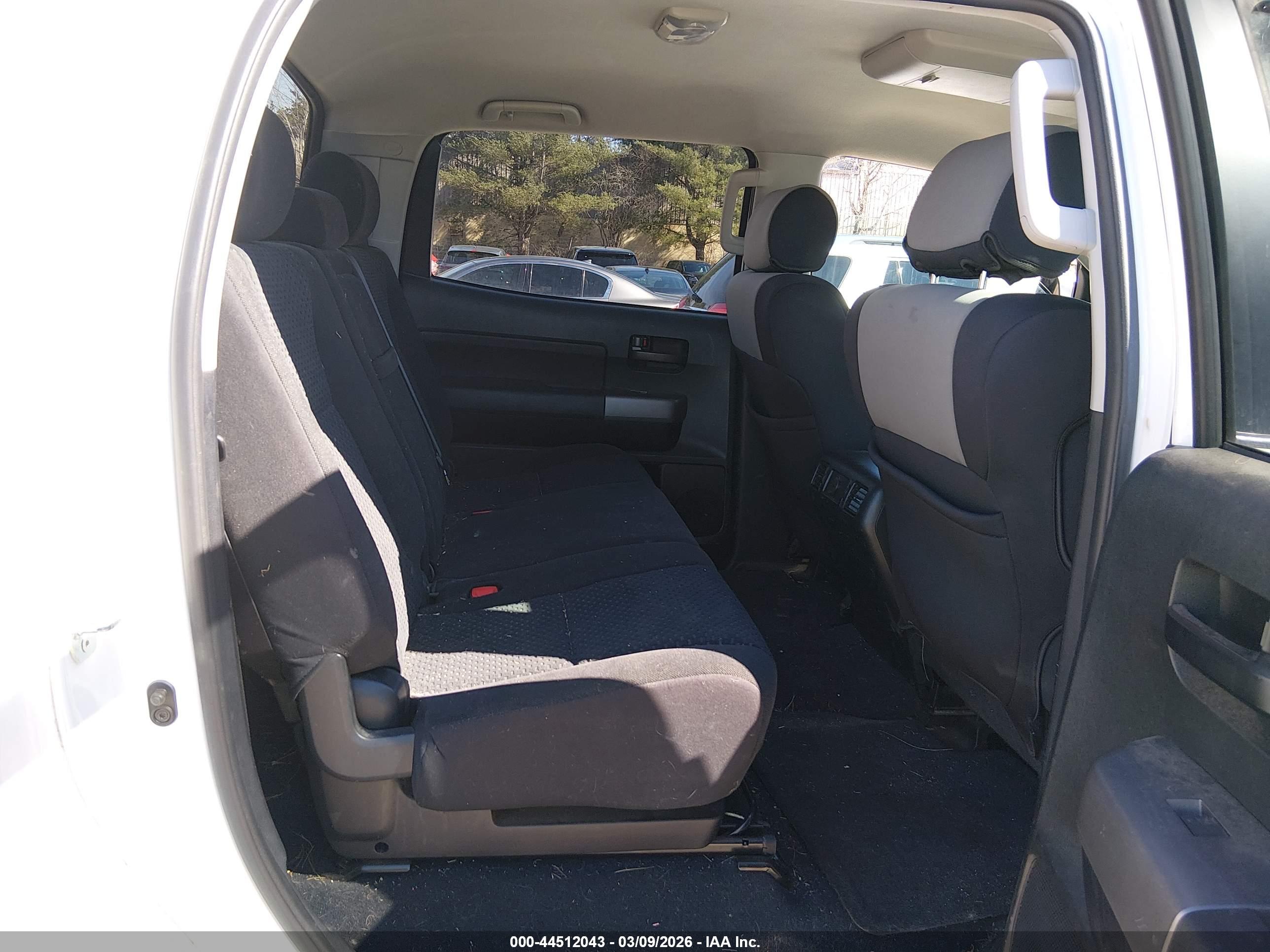 TOYOTA TUNDRA image 8