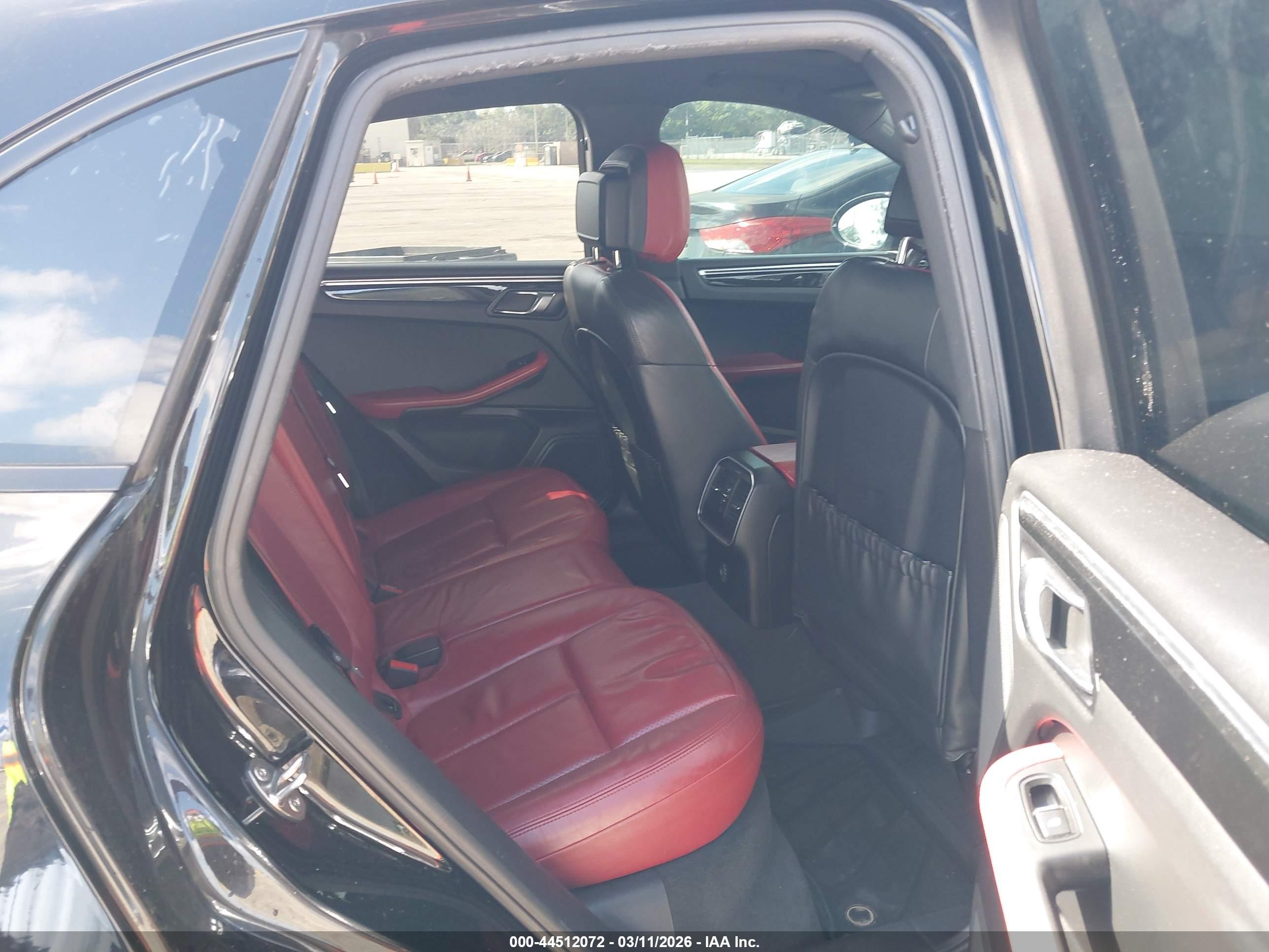 PORSCHE MACAN image 8