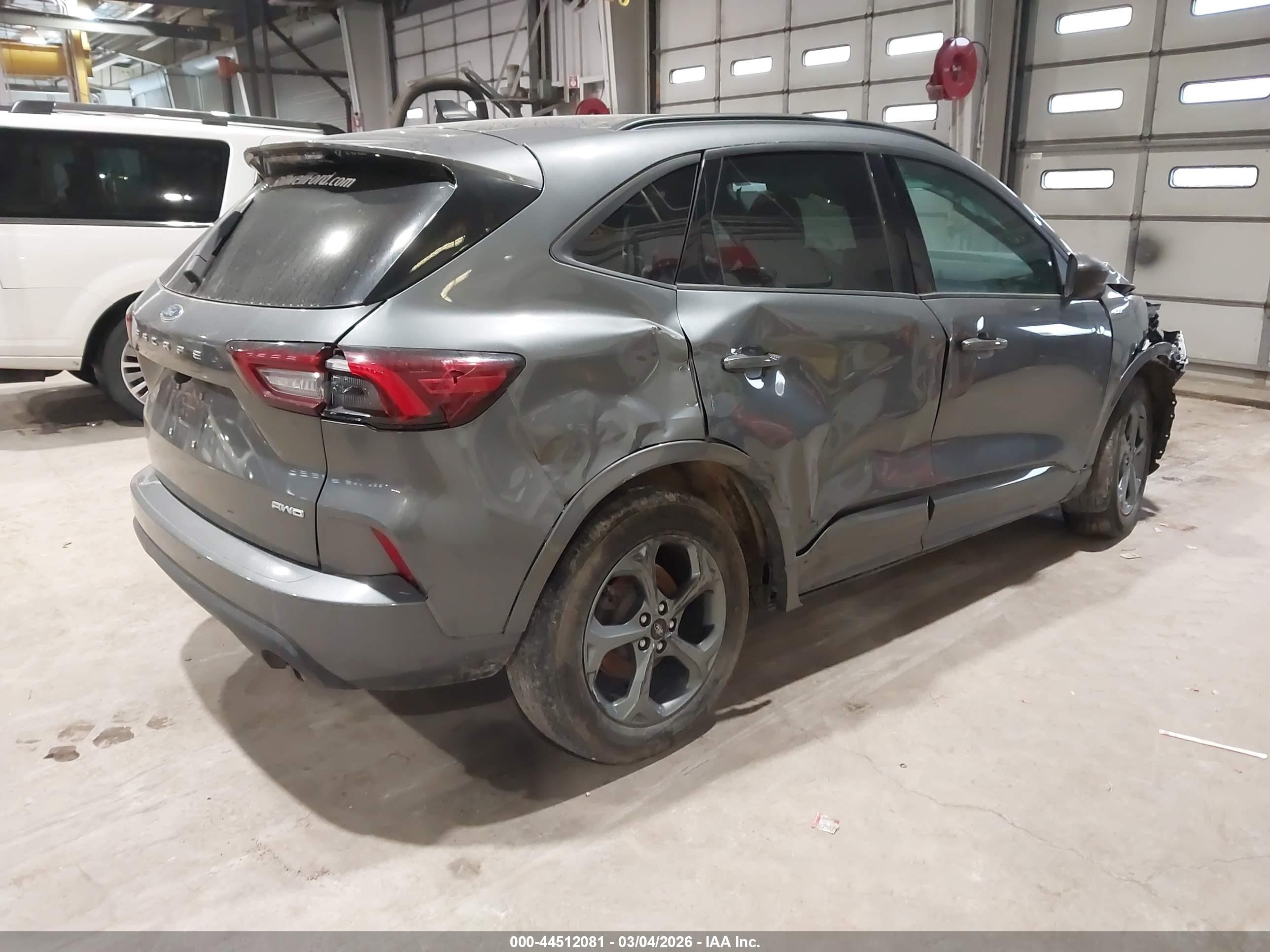 FORD ESCAPE image 4