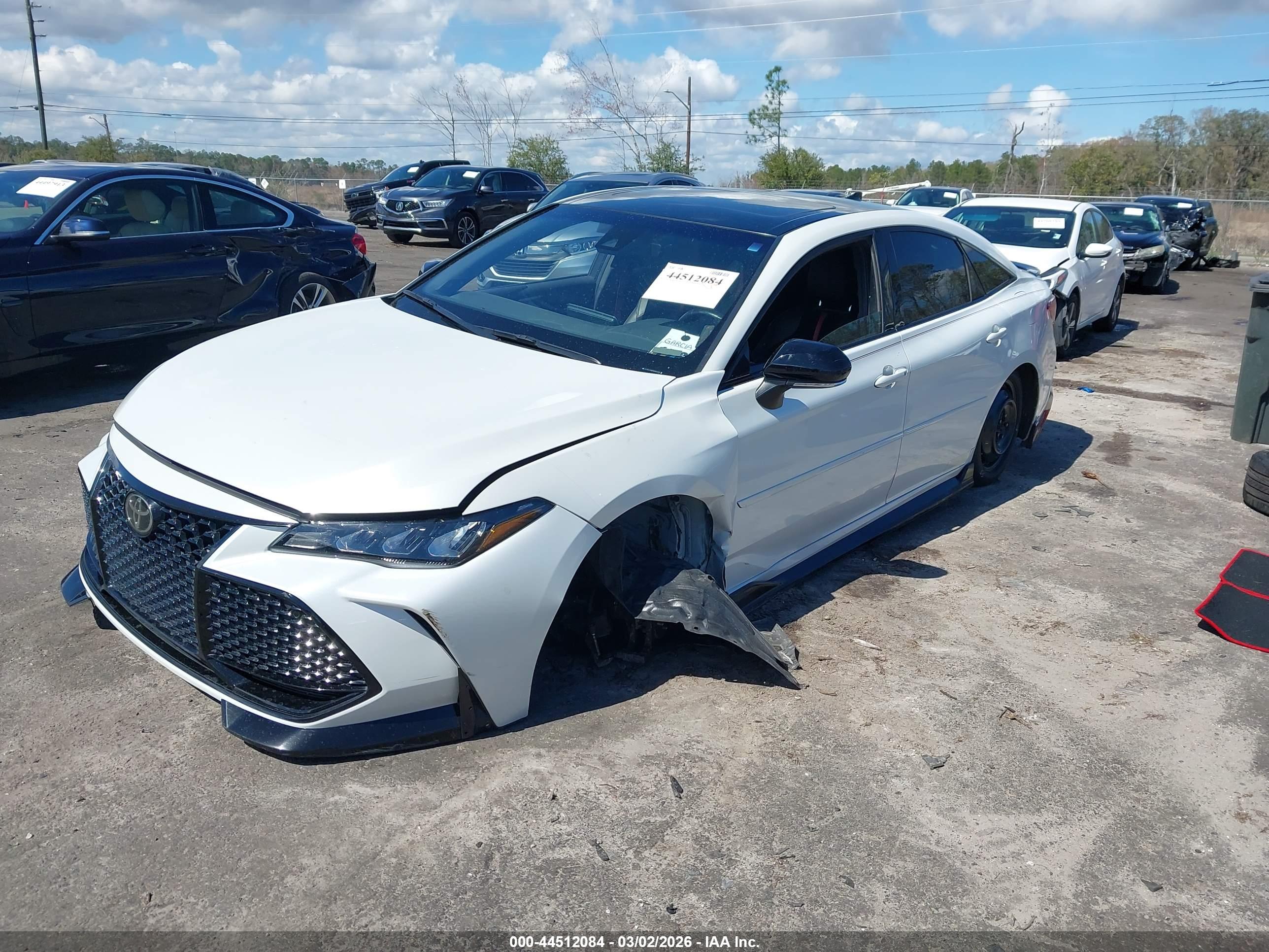 TOYOTA AVALON image 2
