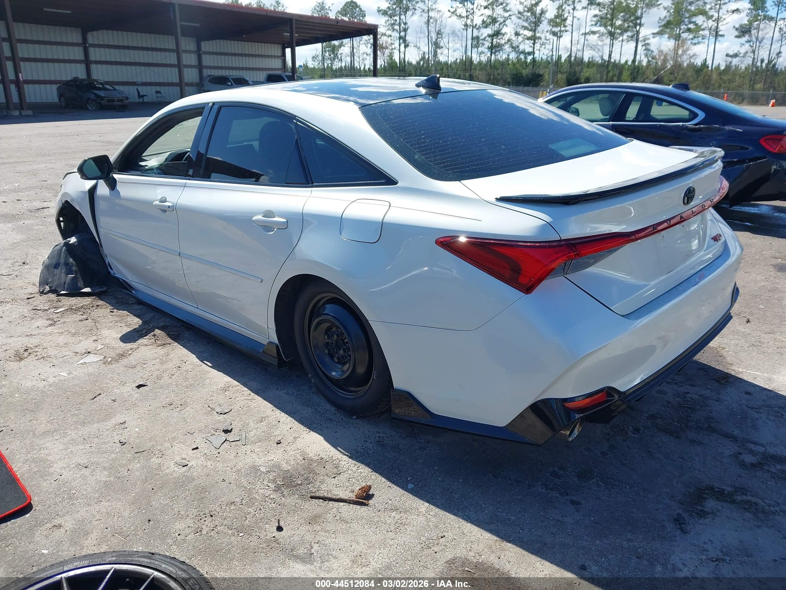 TOYOTA AVALON image 3