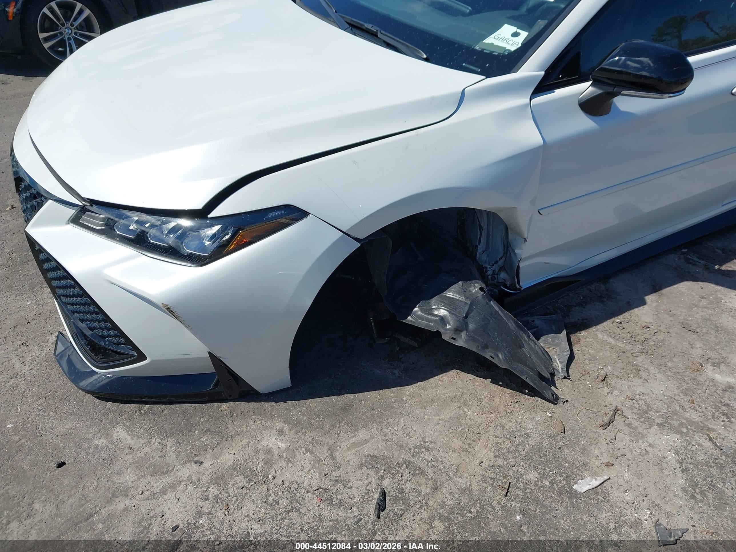 TOYOTA AVALON image 6