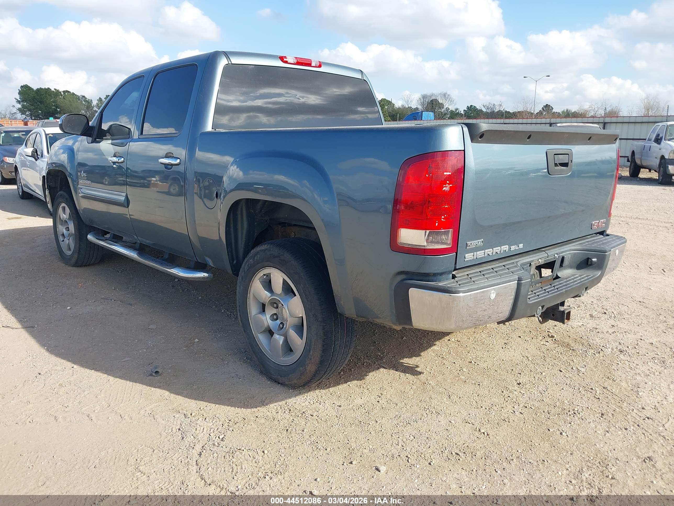 GMC SIERRA image 3