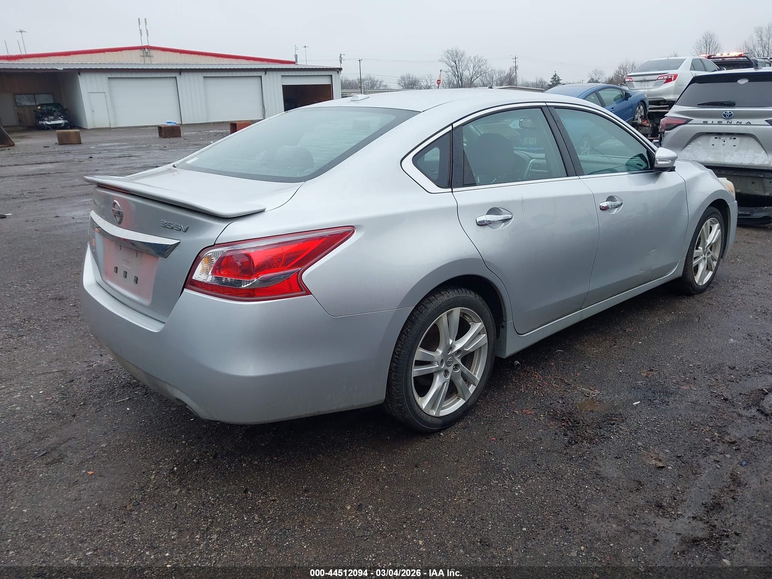 NISSAN ALTIMA image 4