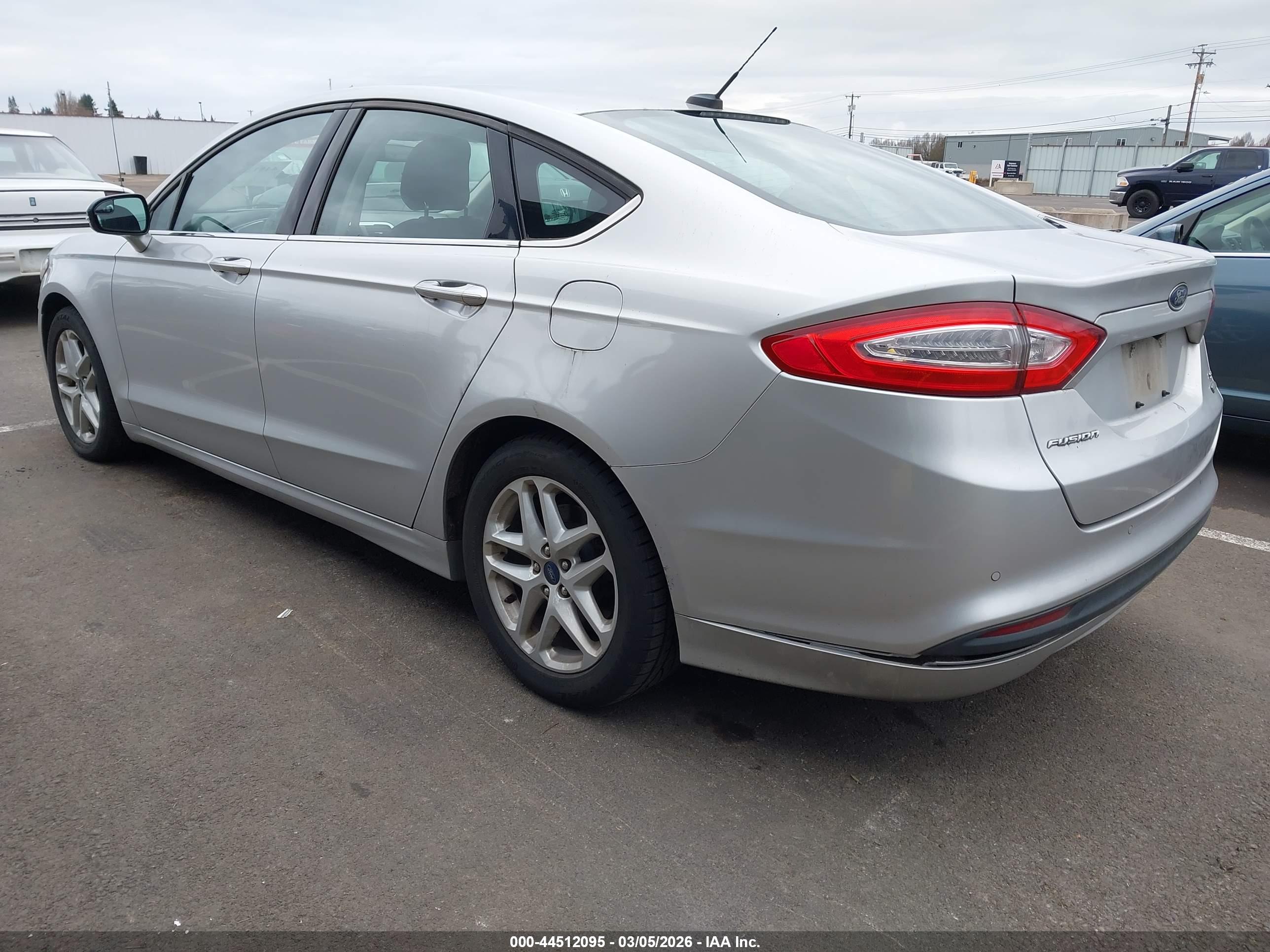 FORD FUSION image 3