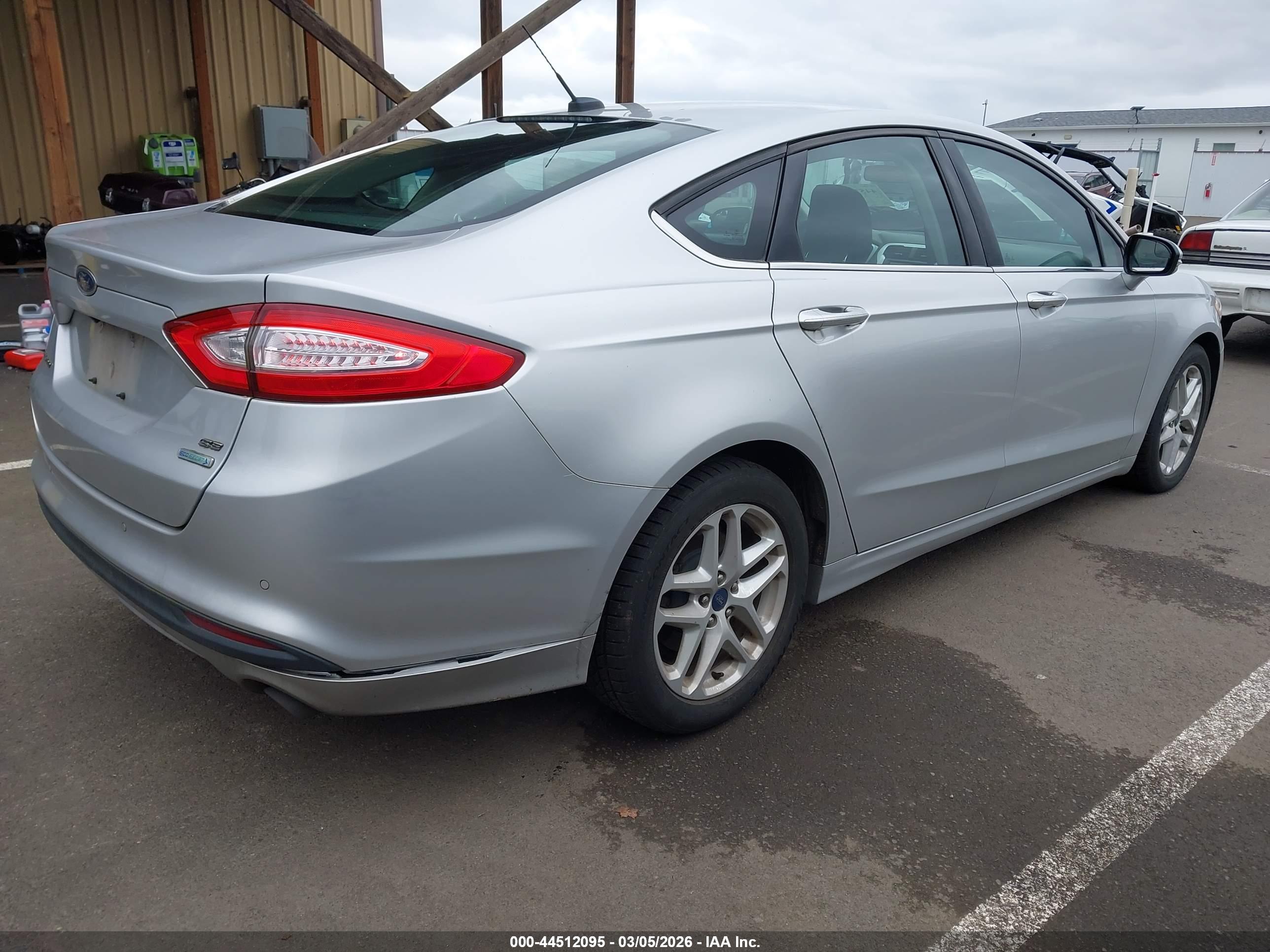 FORD FUSION image 4