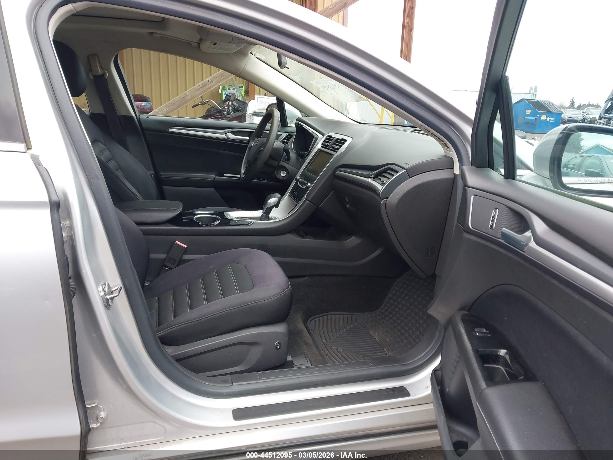 FORD FUSION image 5
