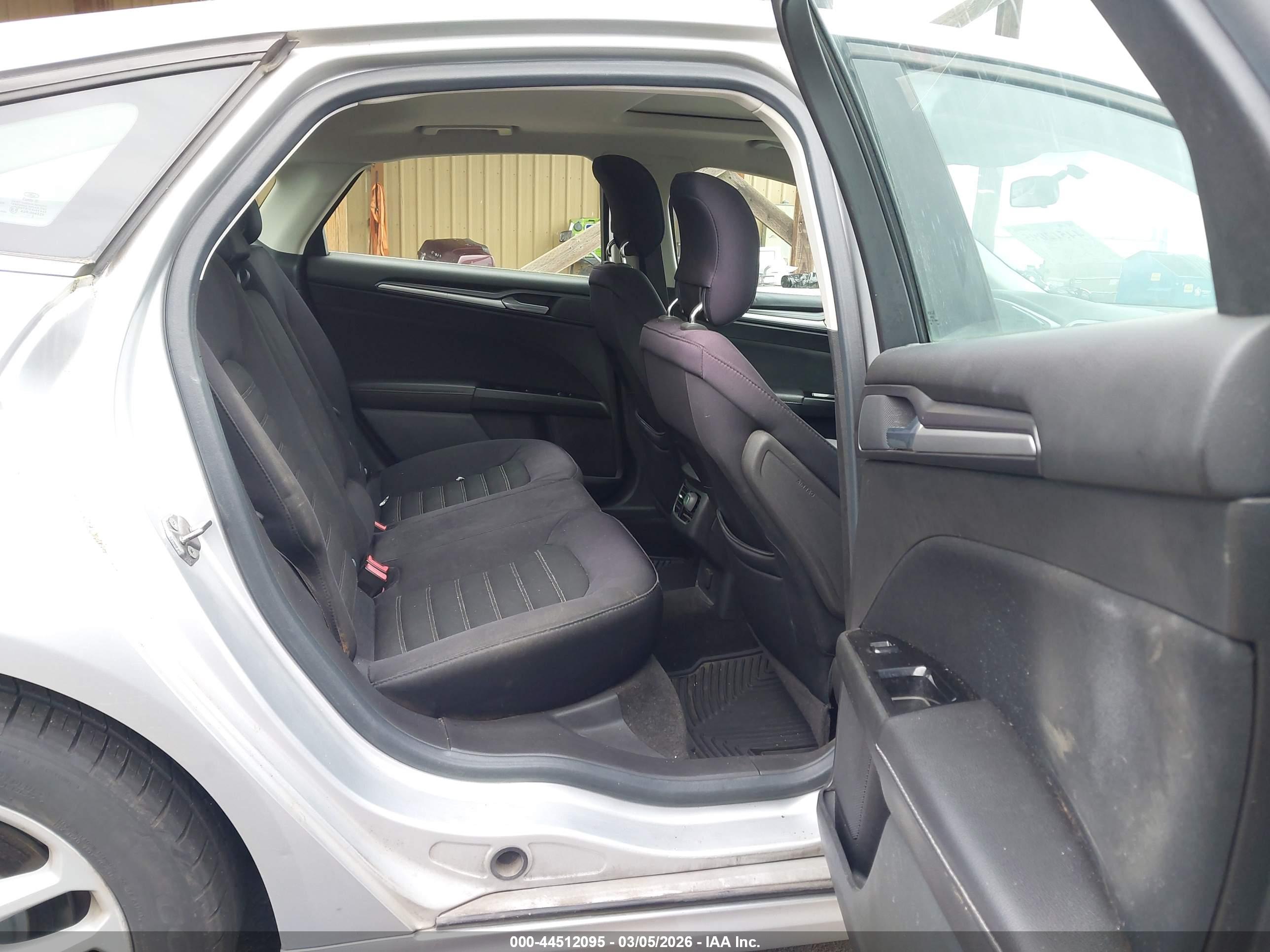 FORD FUSION image 8