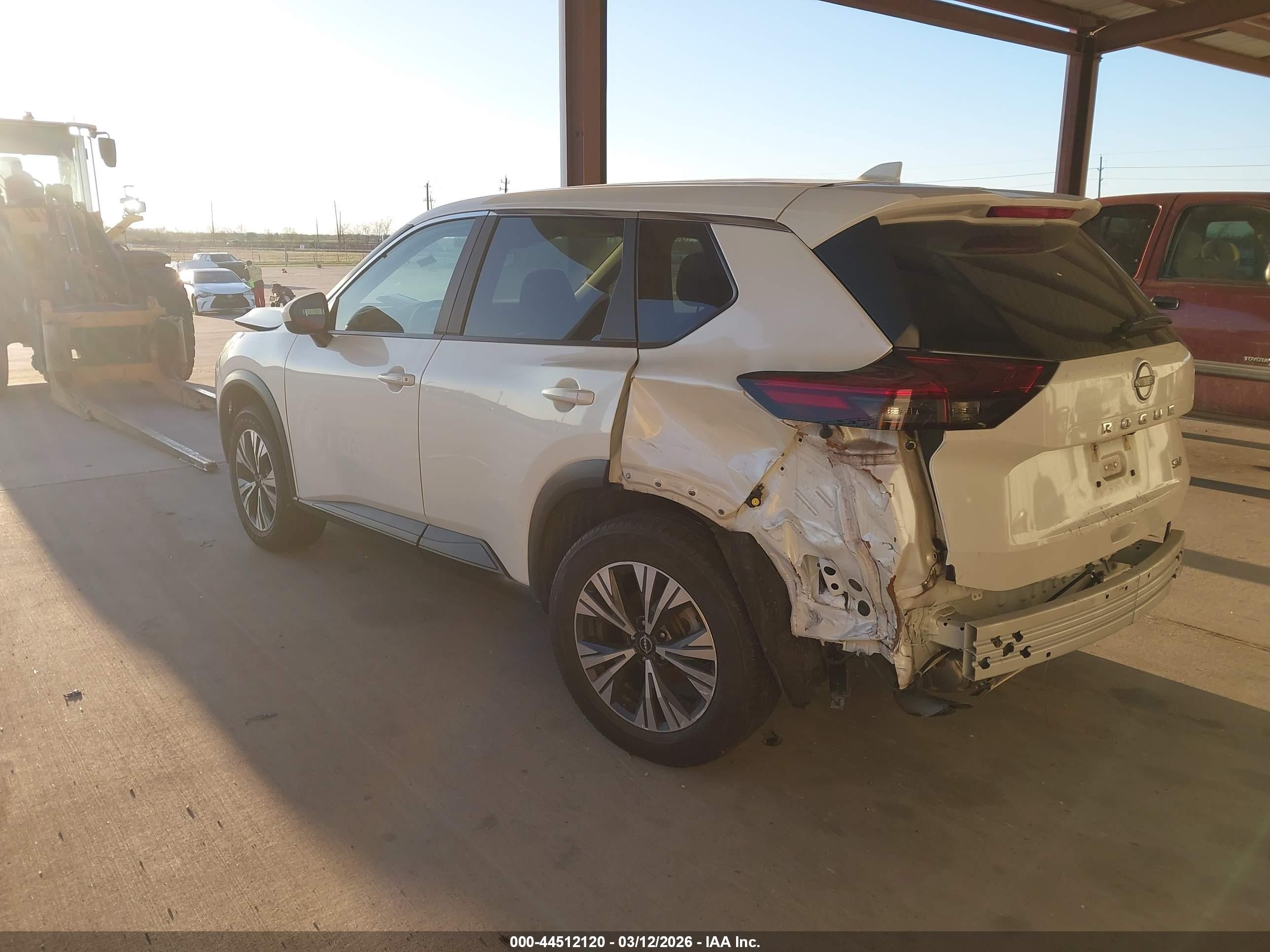 NISSAN ROGUE image 3