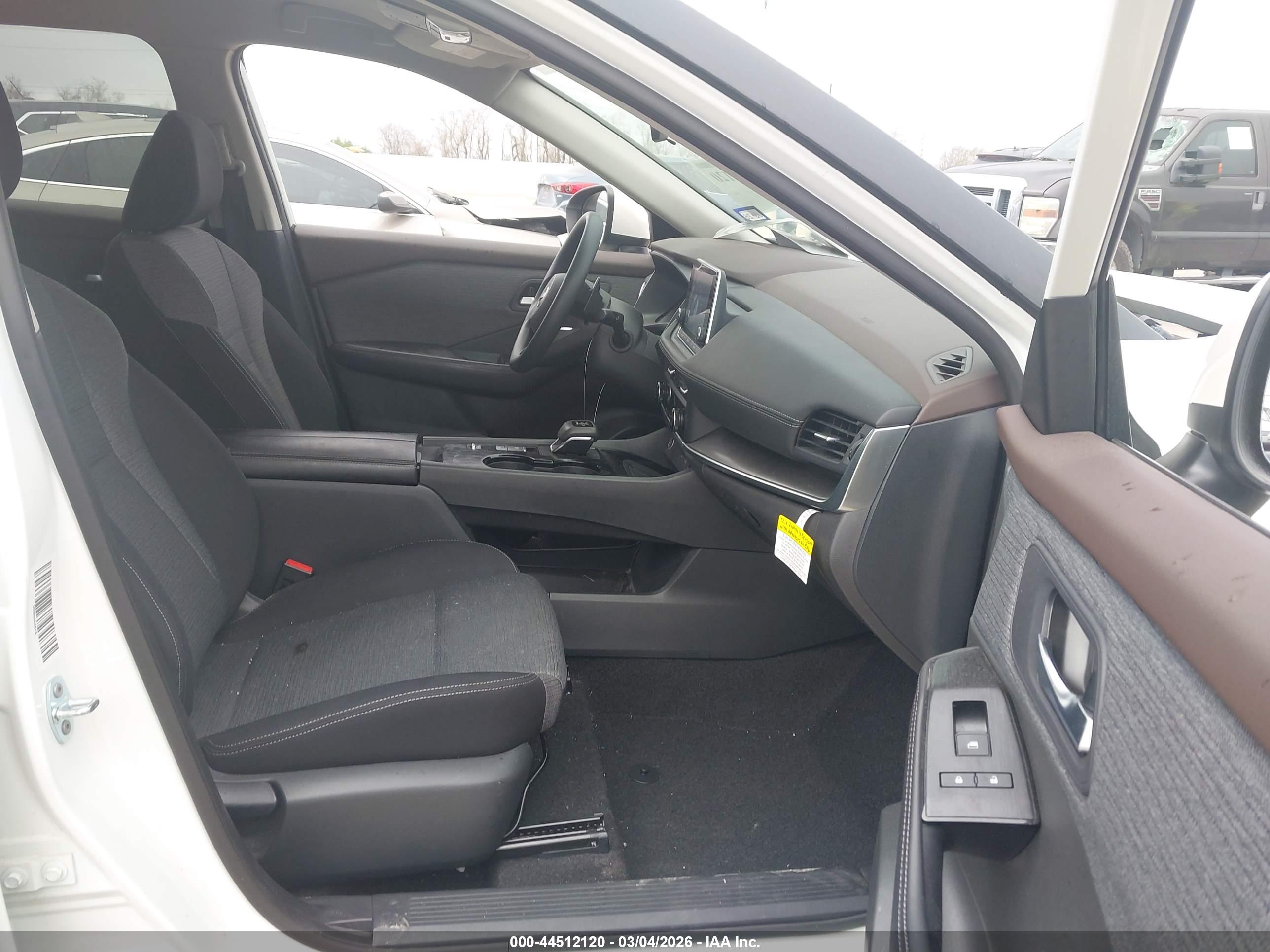 NISSAN ROGUE image 5