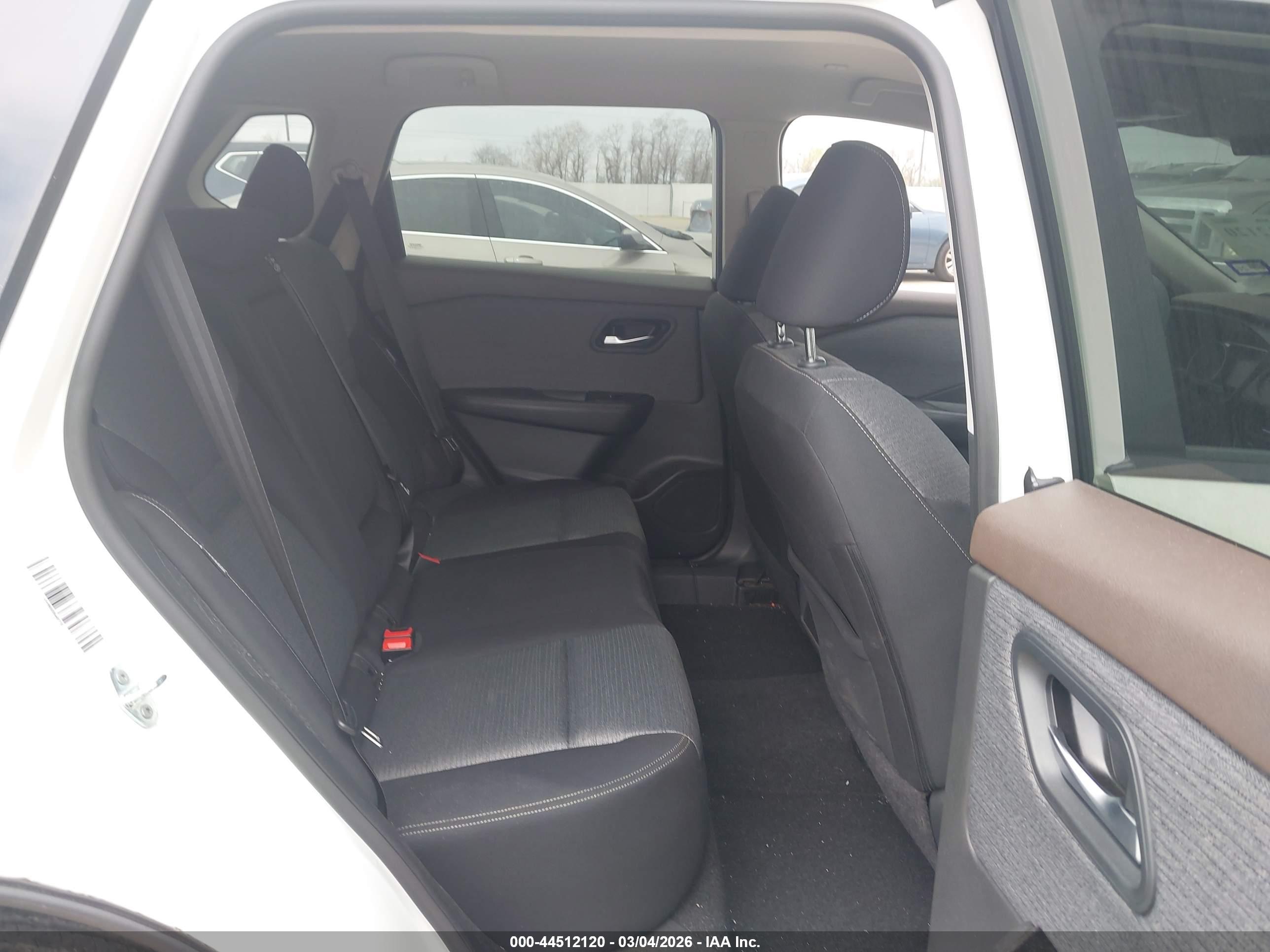 NISSAN ROGUE image 8