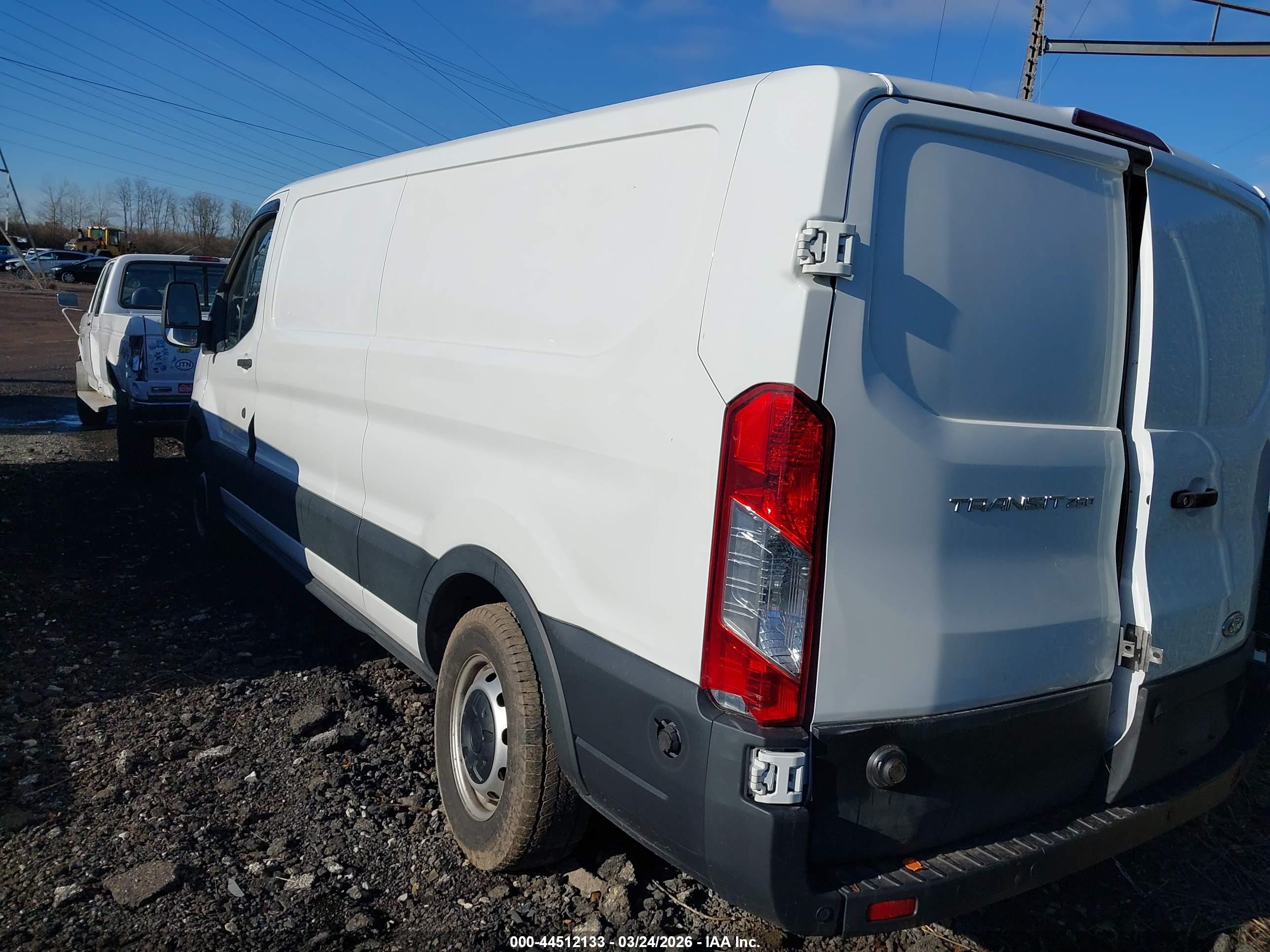 FORD TRANSIT-250 image 3