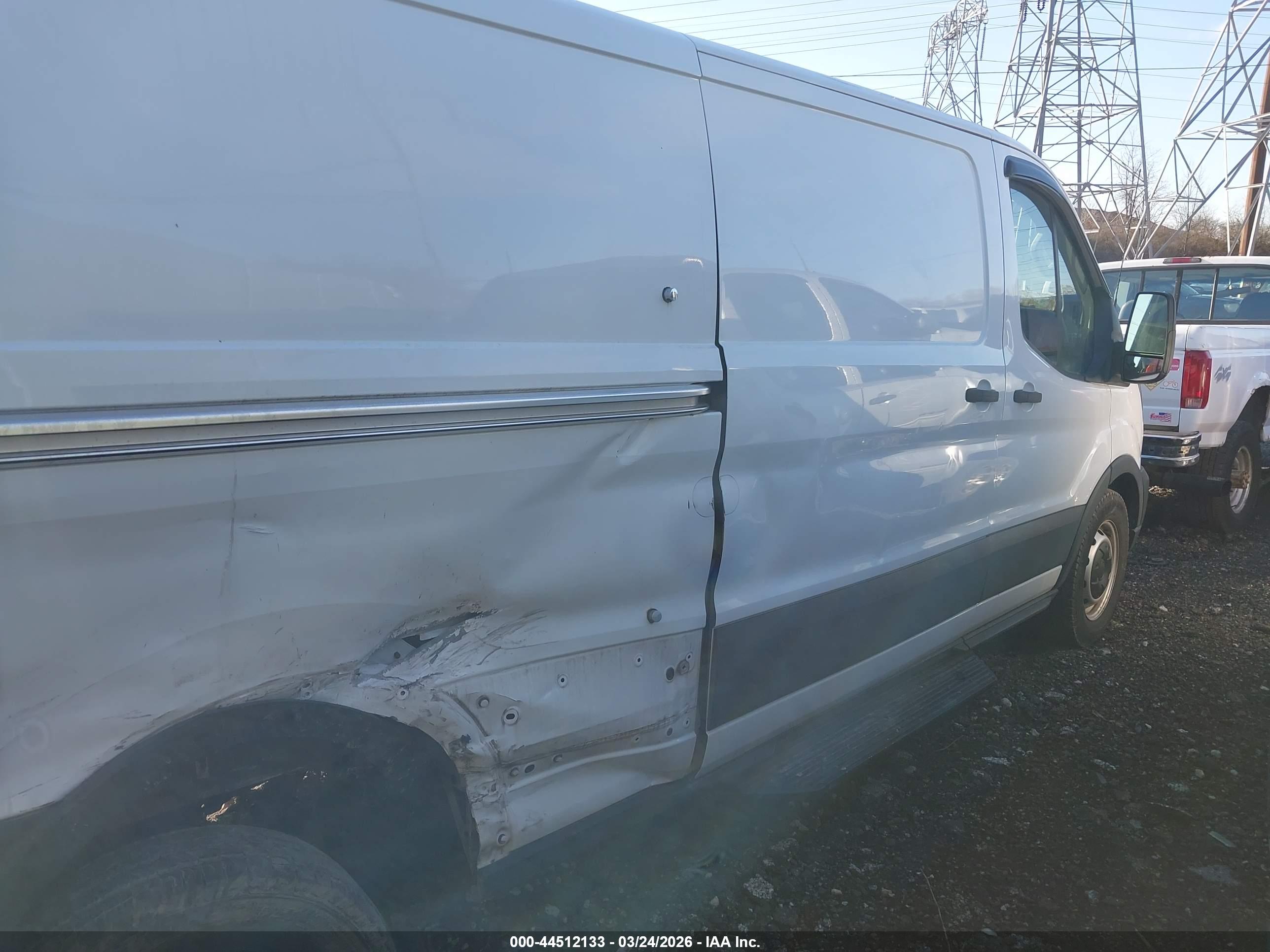 FORD TRANSIT-250 image 4