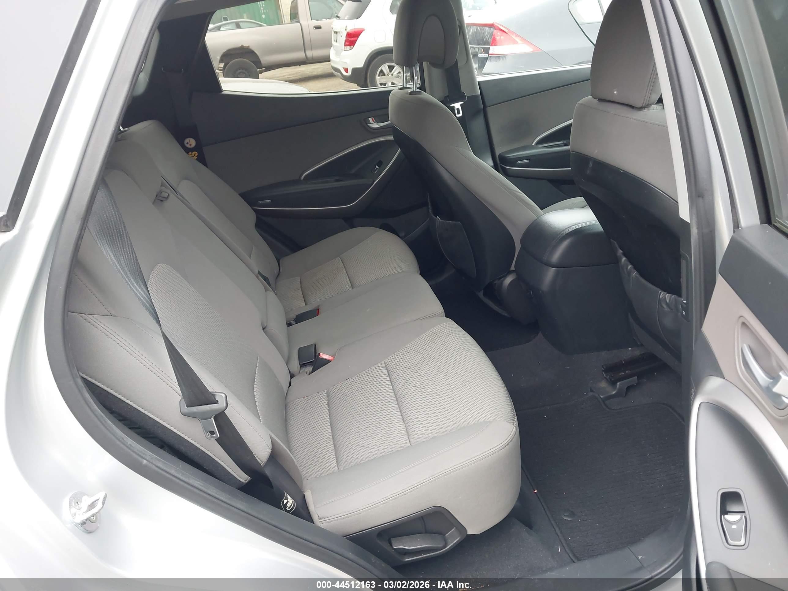 HYUNDAI SANTA image 8