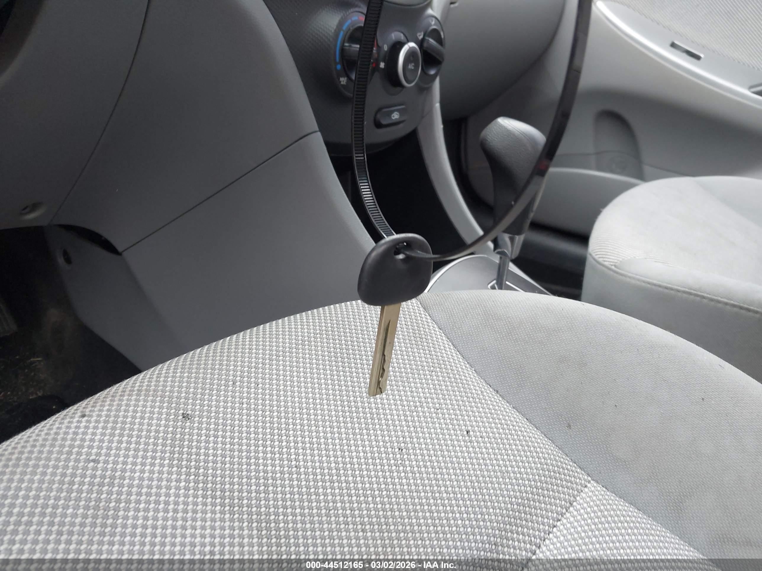 HYUNDAI ACCENT image 11