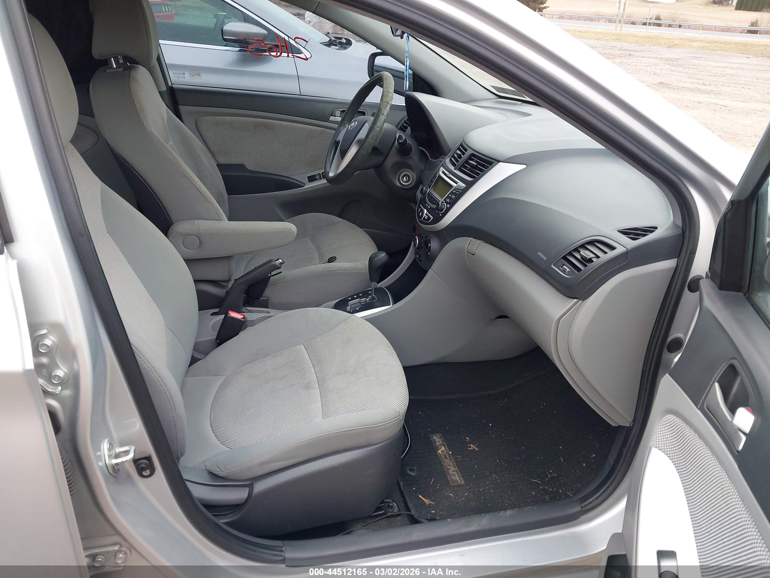 HYUNDAI ACCENT image 5