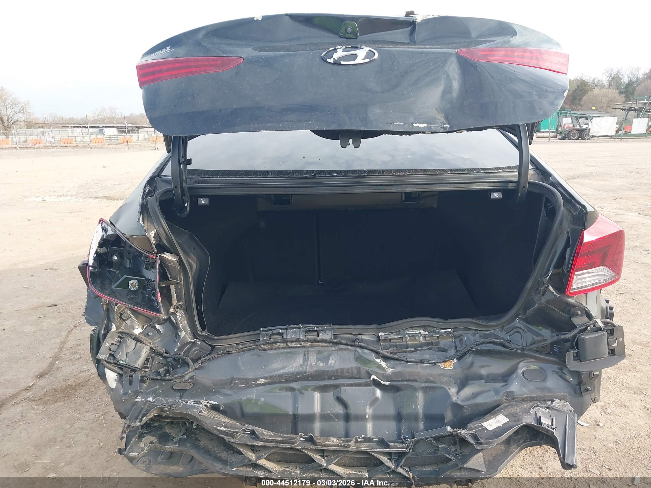HYUNDAI ELANTRA image 6