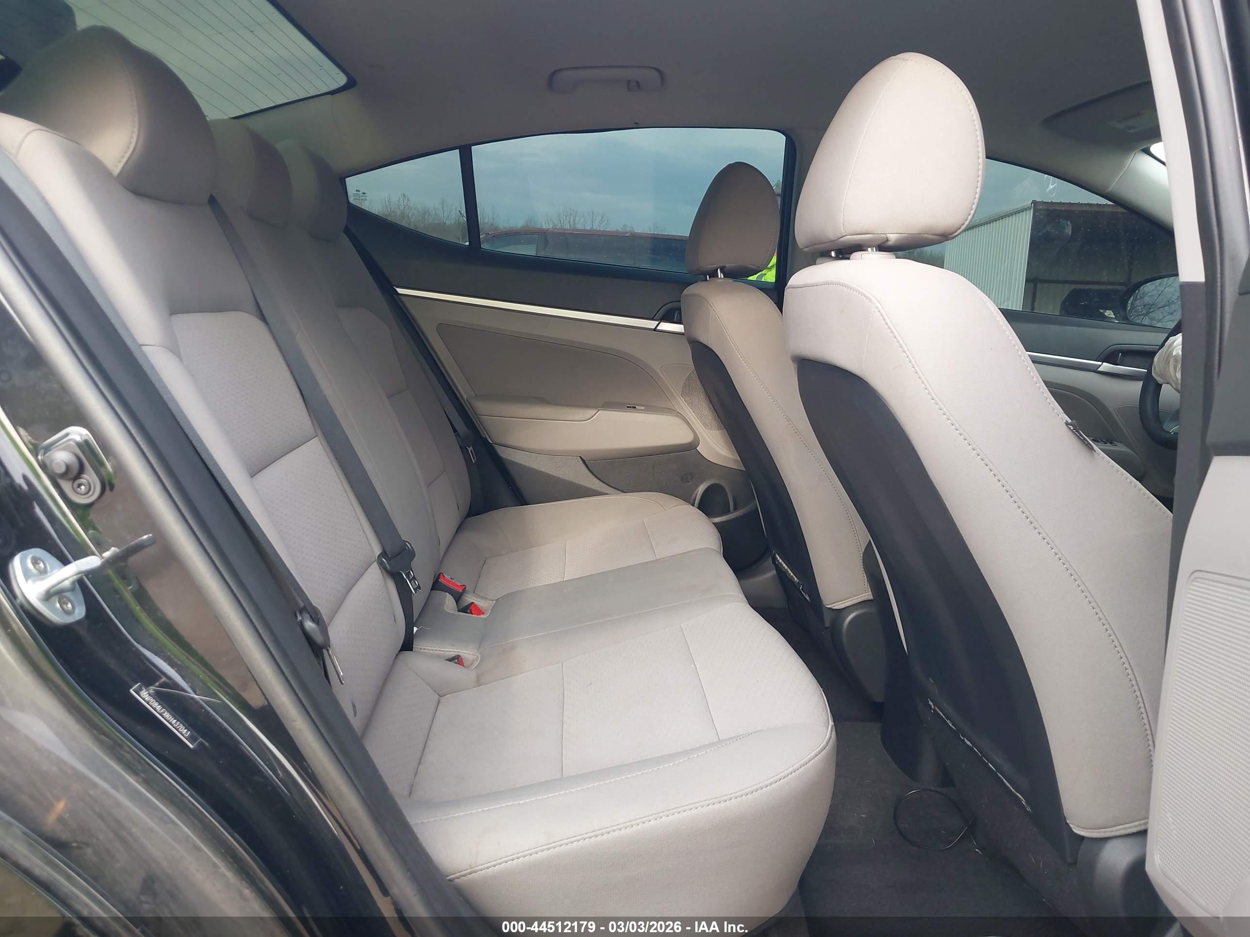 HYUNDAI ELANTRA image 8