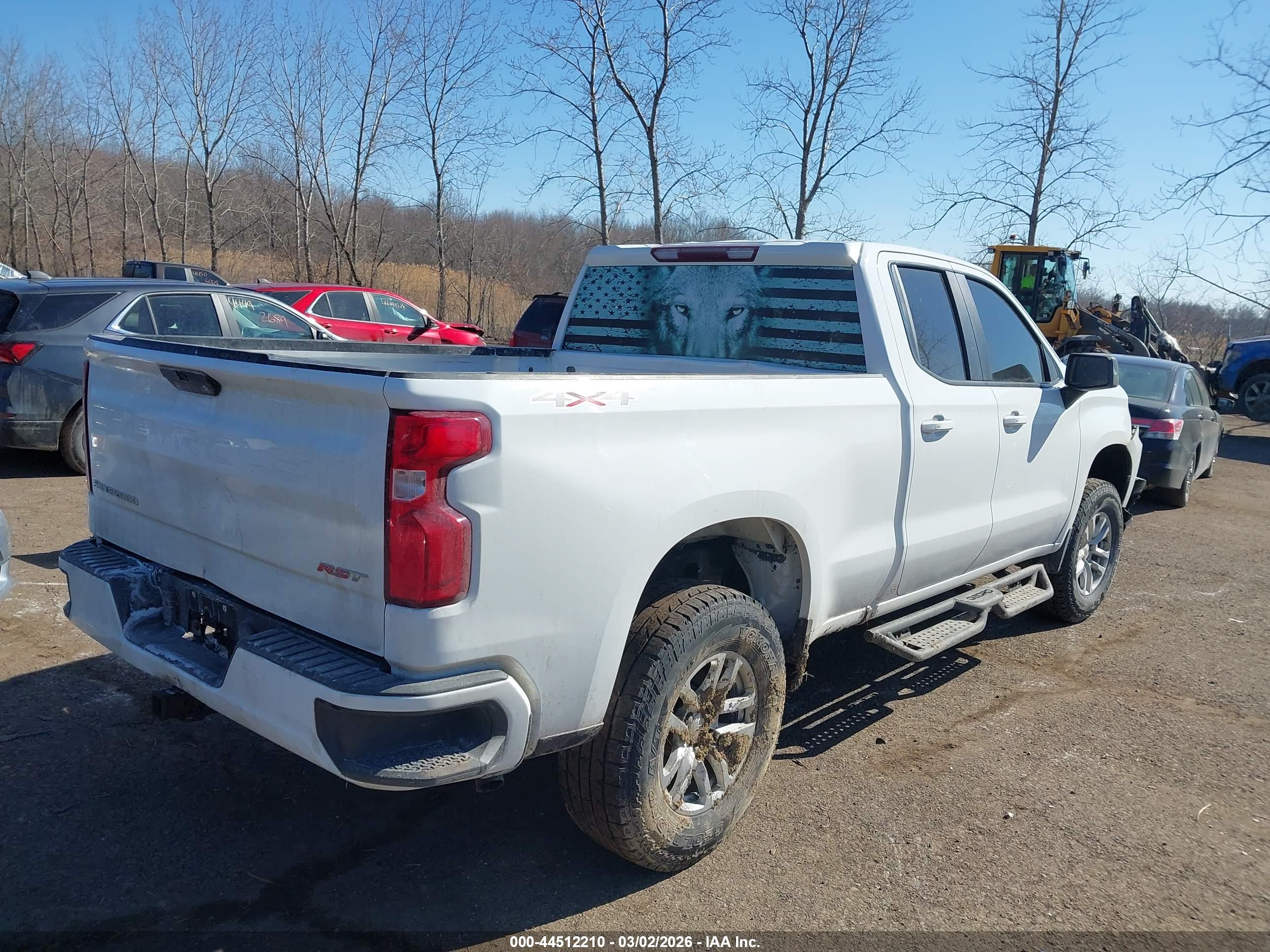 CHEVROLET SILVERADO image 4