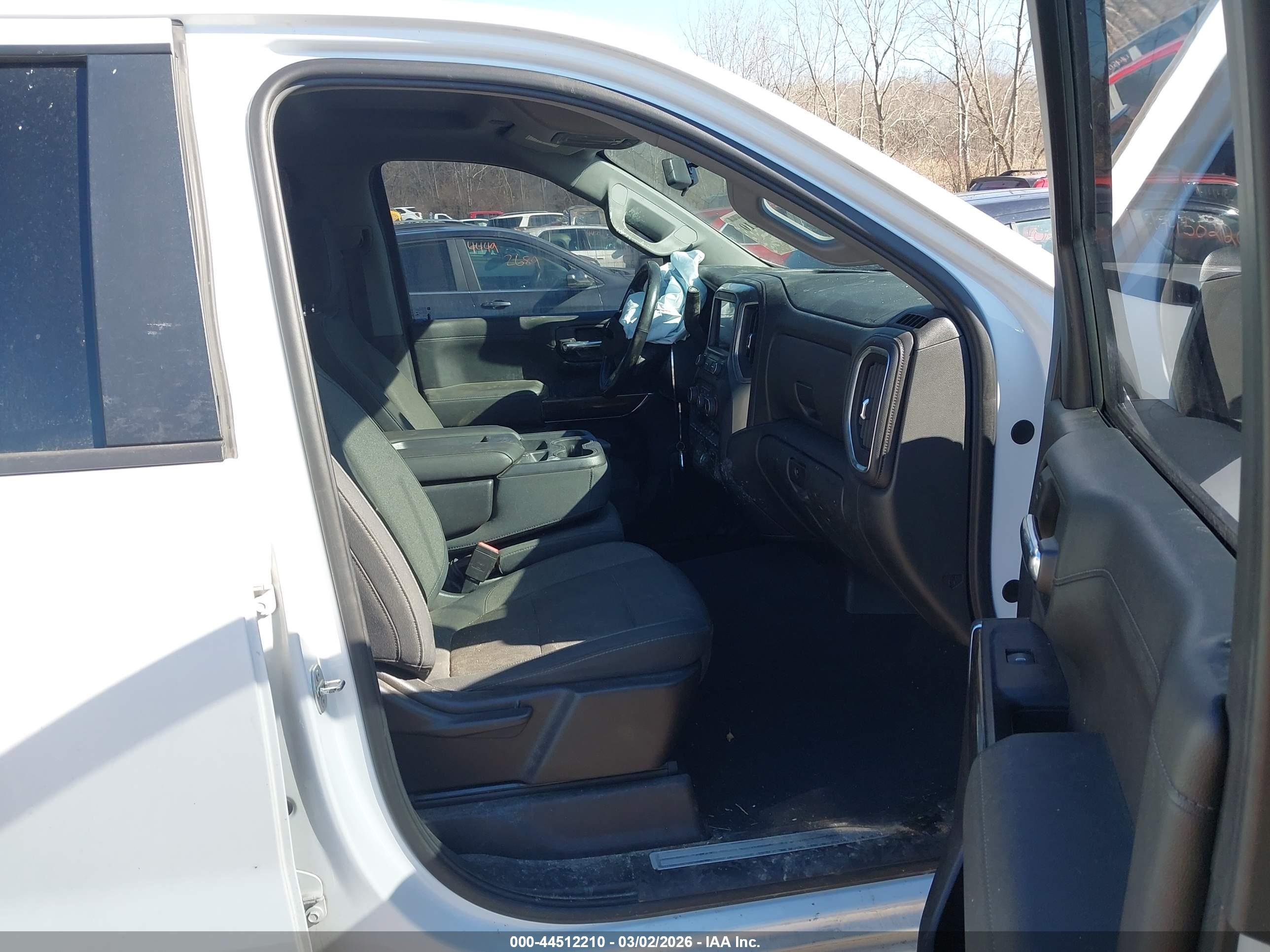 CHEVROLET SILVERADO image 5