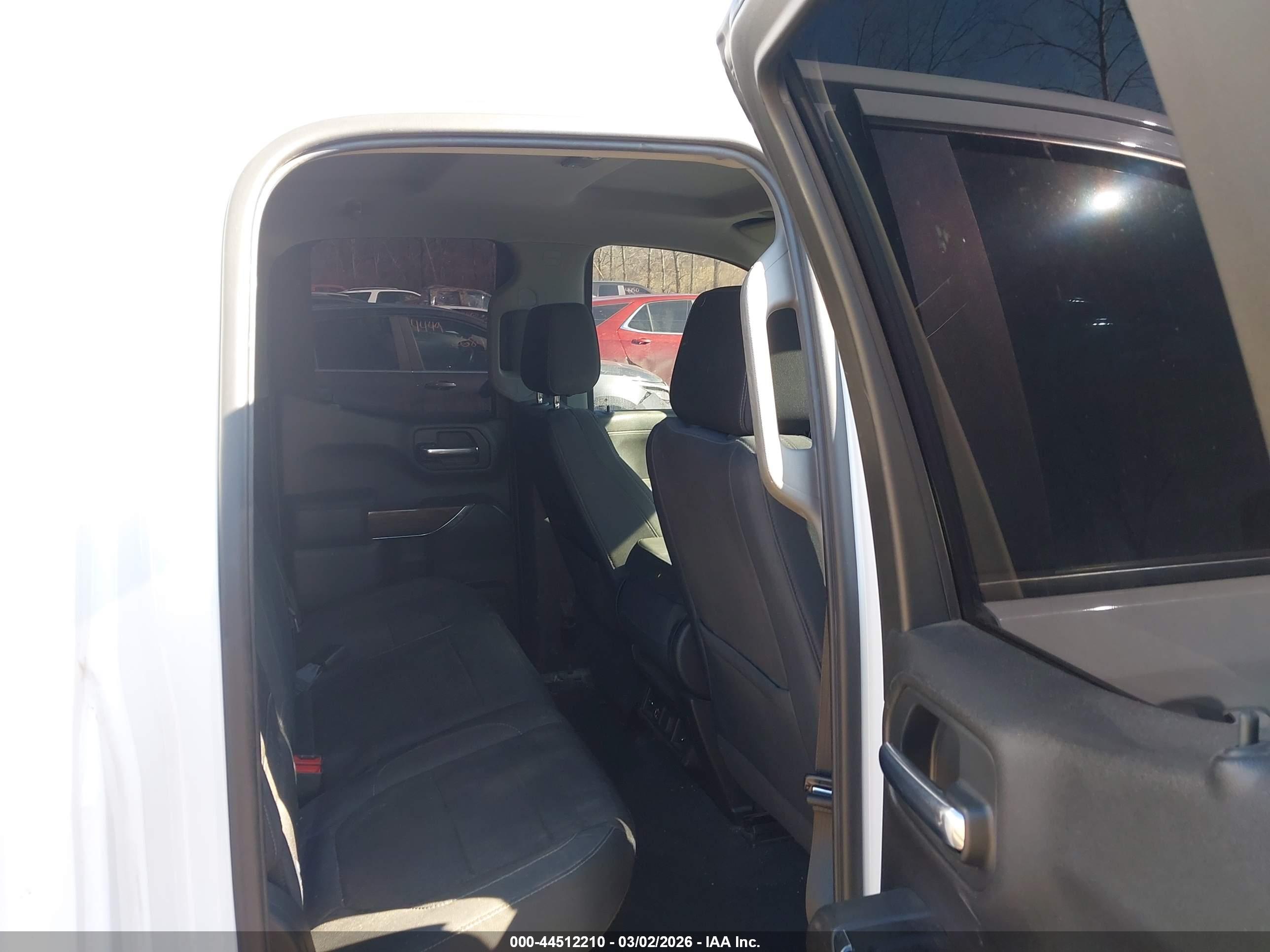 CHEVROLET SILVERADO image 8