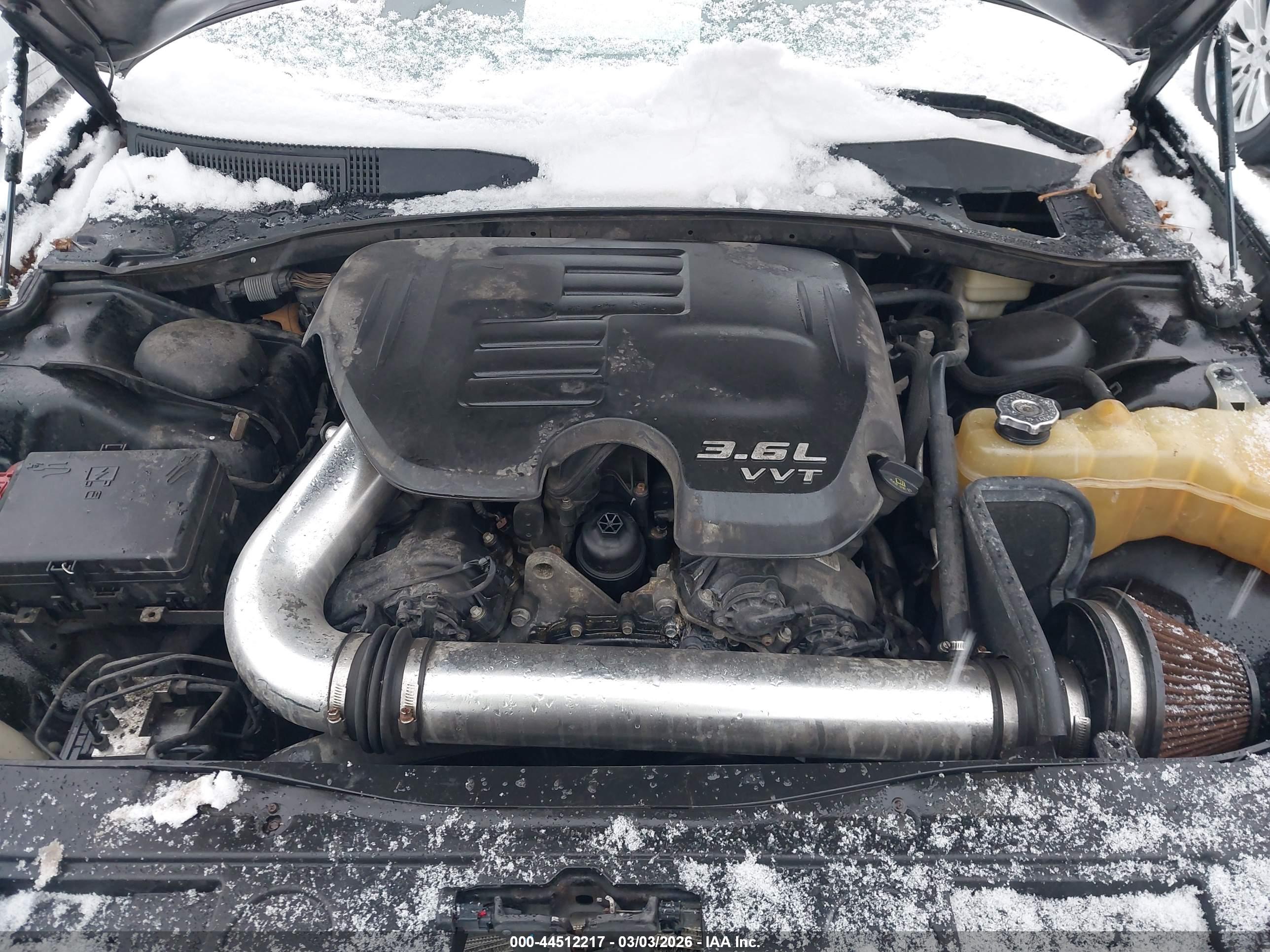 CHRYSLER 300 image 10