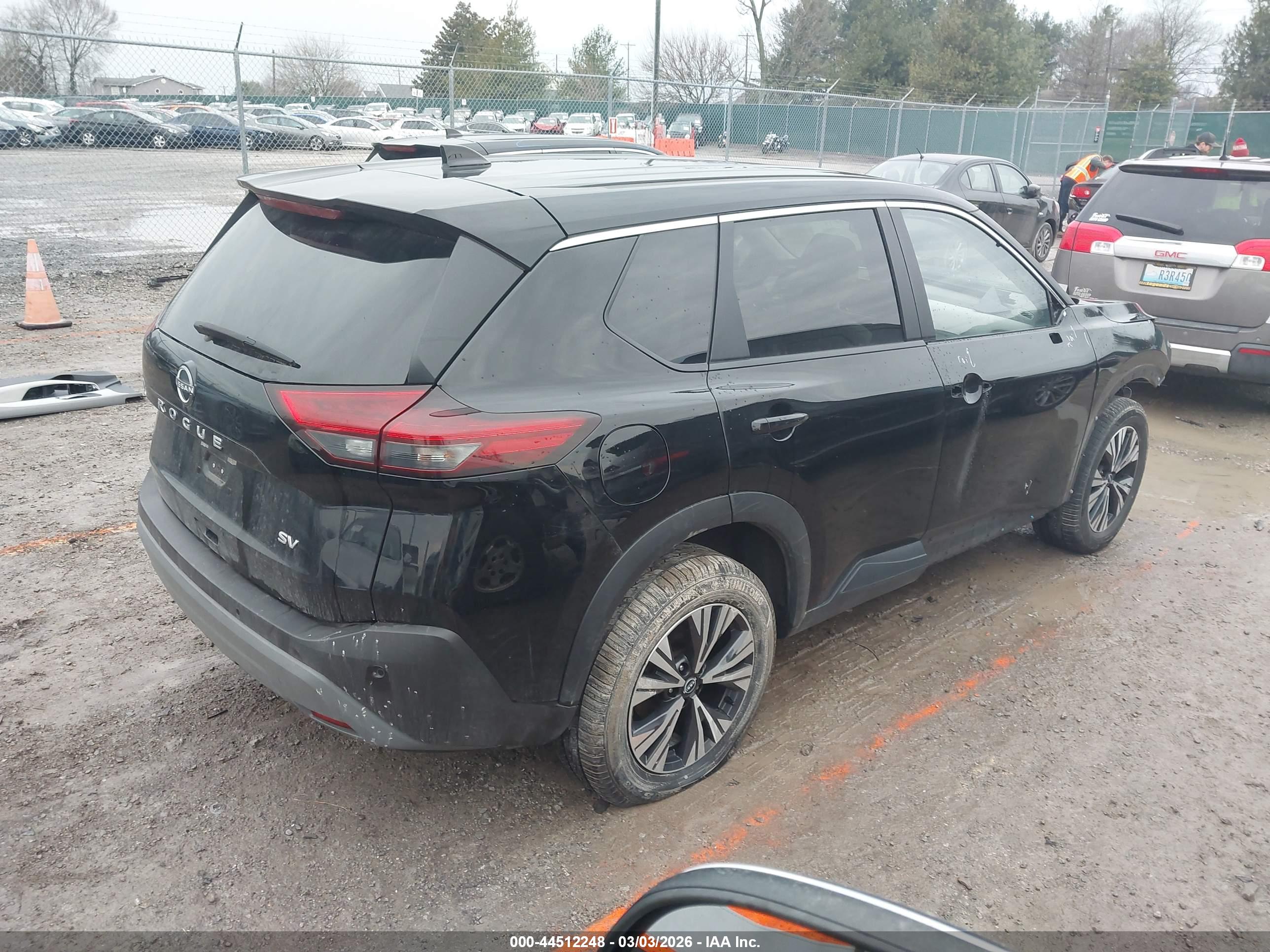 NISSAN ROGUE image 4