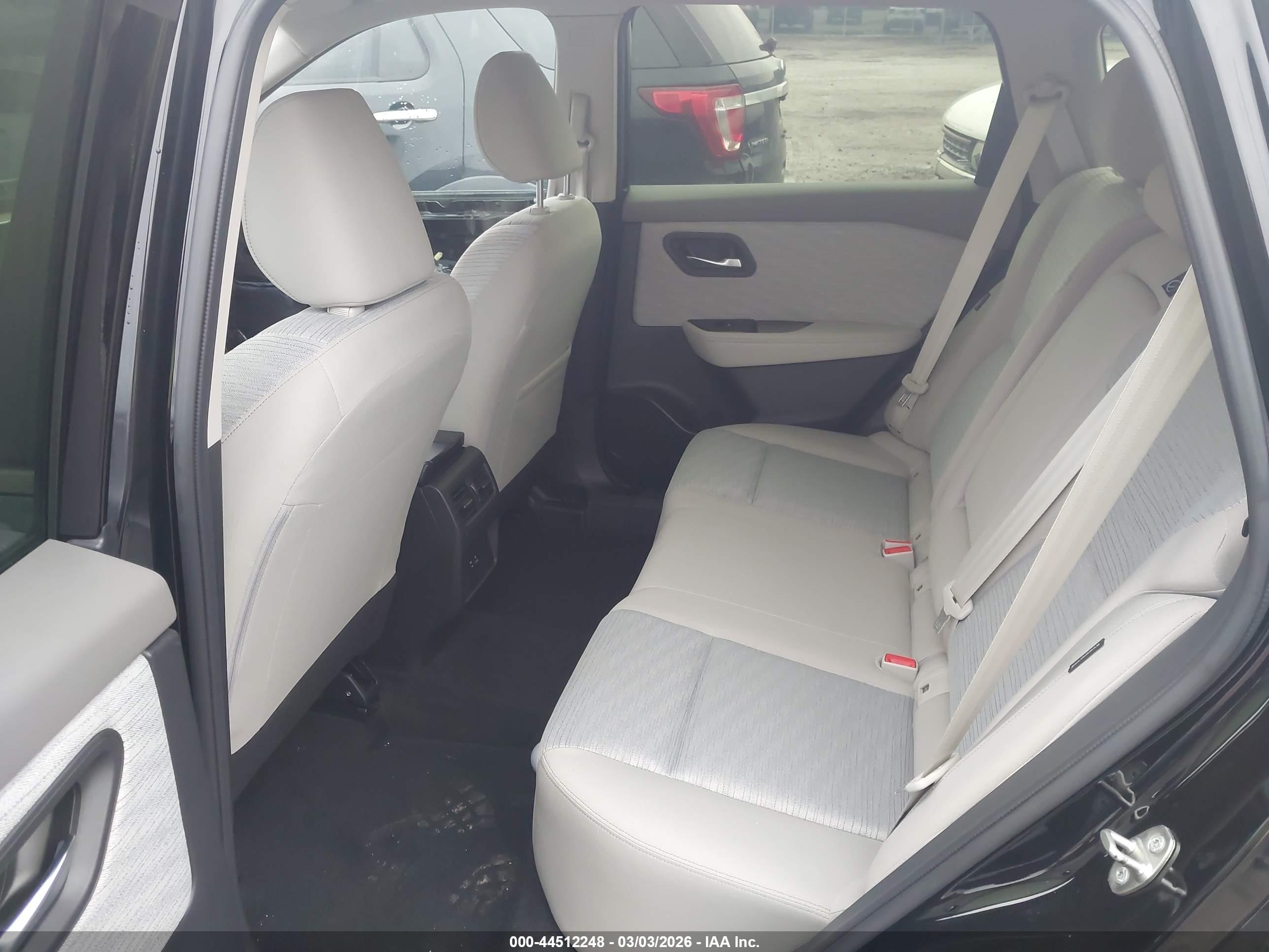 NISSAN ROGUE image 8