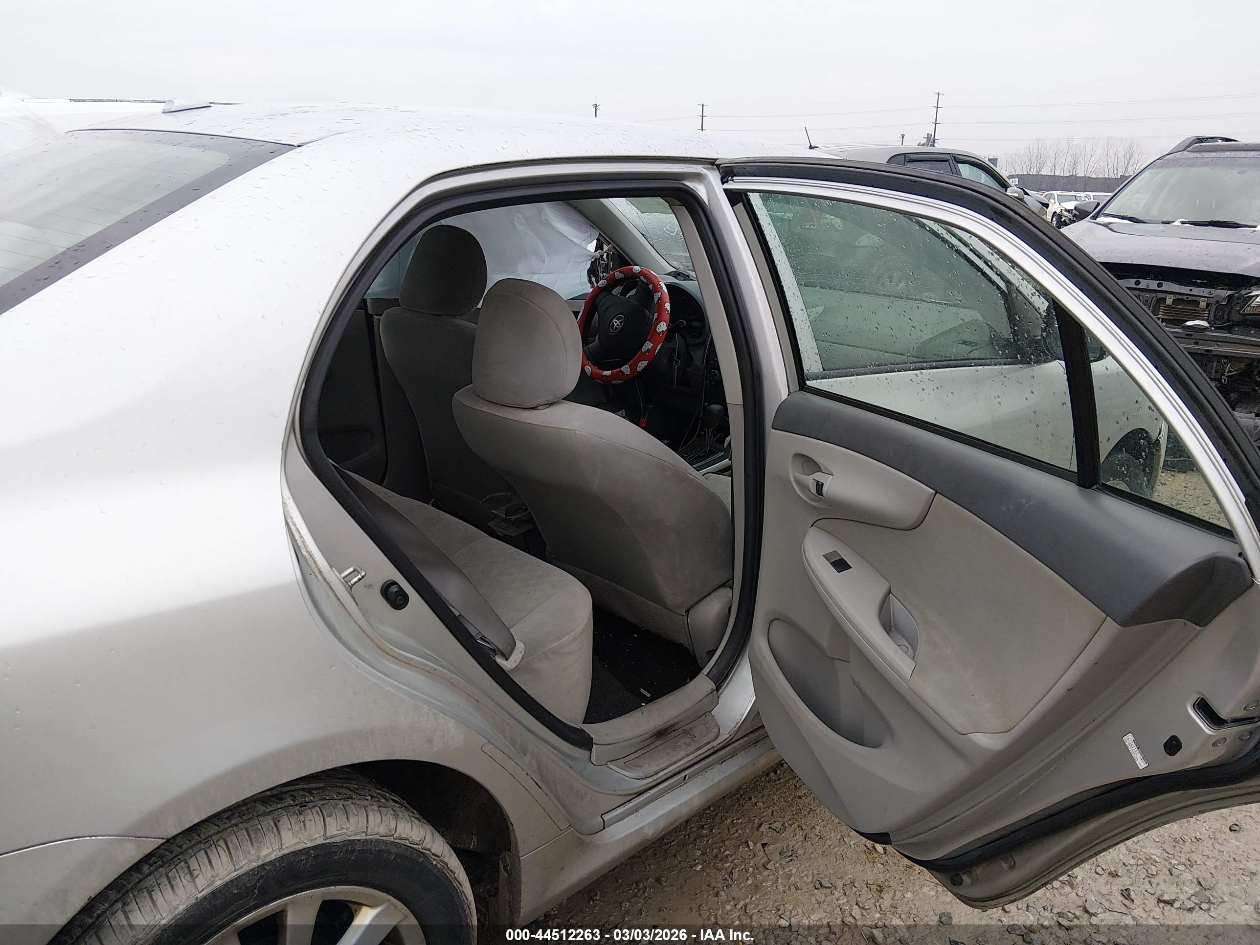 TOYOTA COROLLA image 8