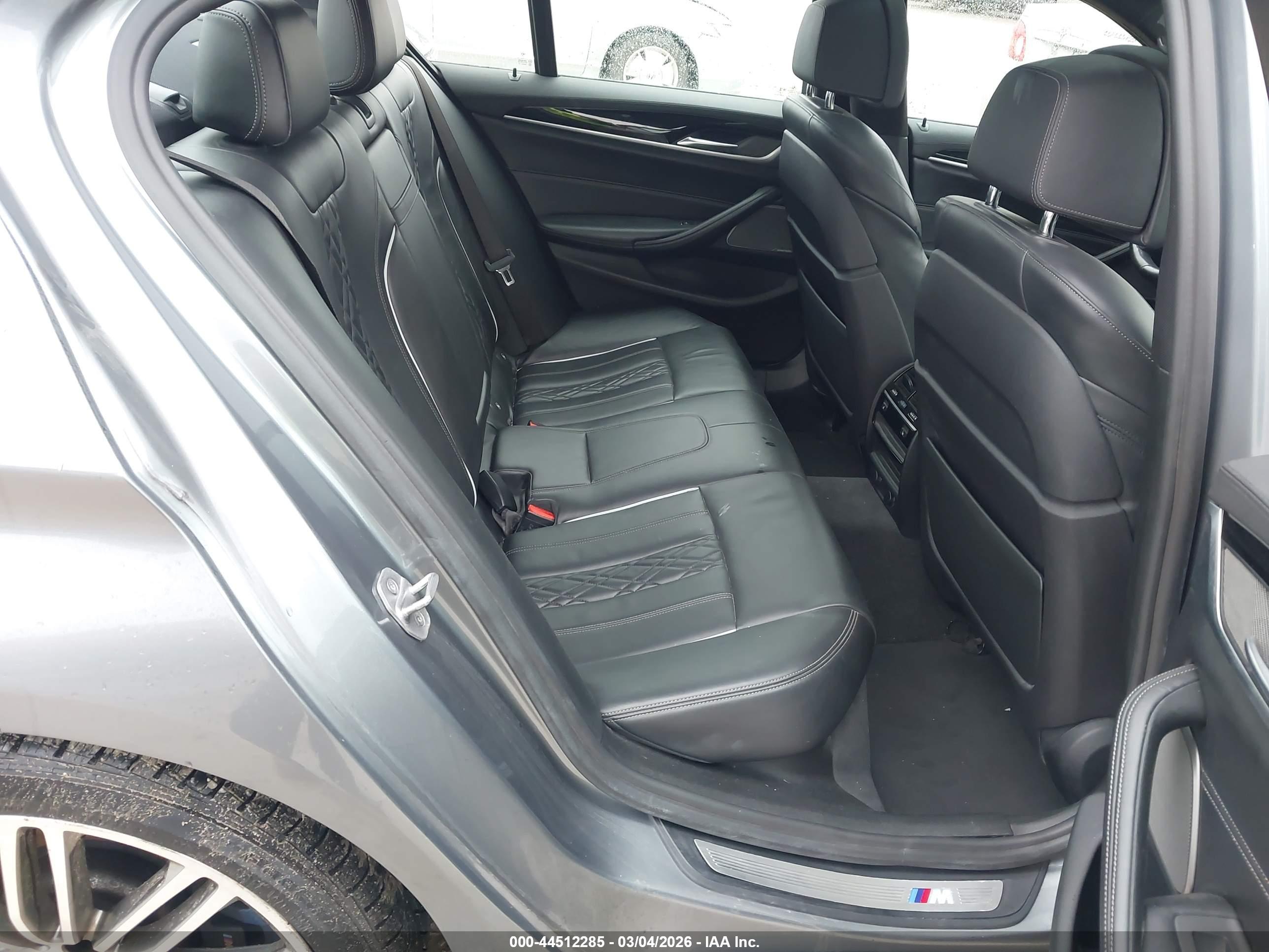 BMW M550I image 8