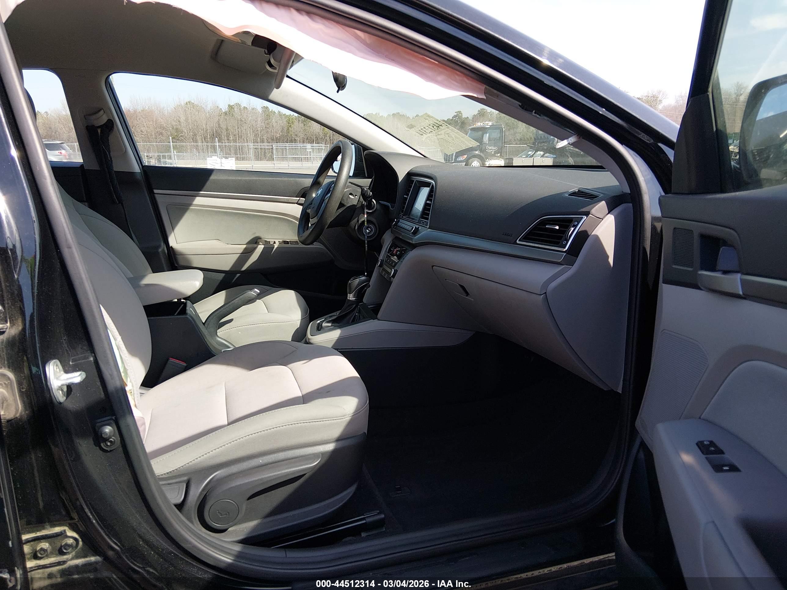 HYUNDAI ELANTRA image 5
