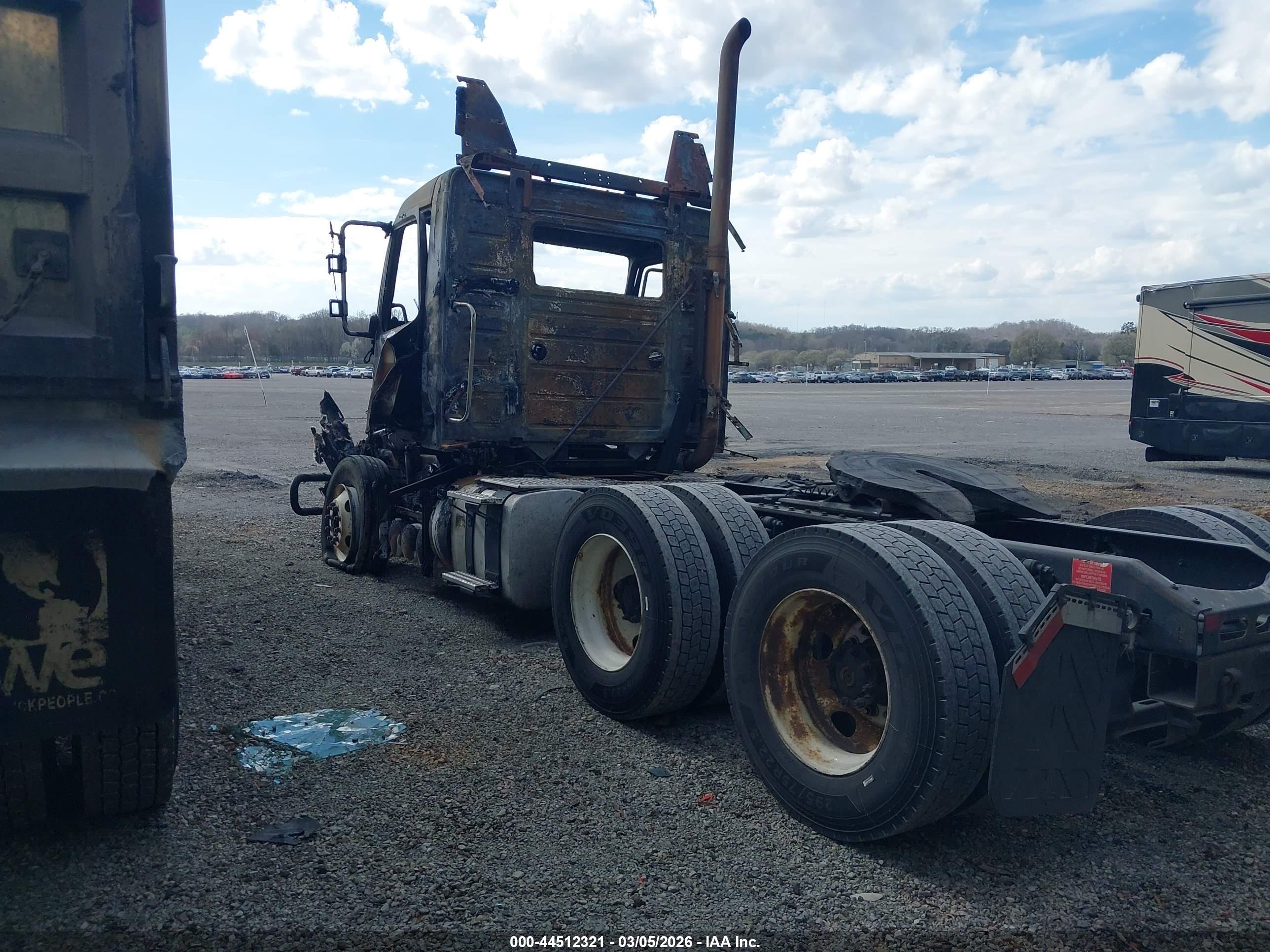 VOLVO VN image 4