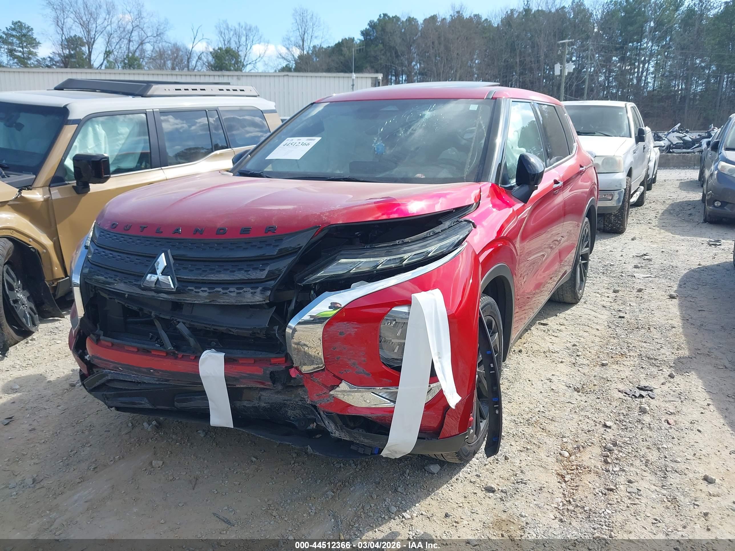 MITSUBISHI OUTLANDER image 2