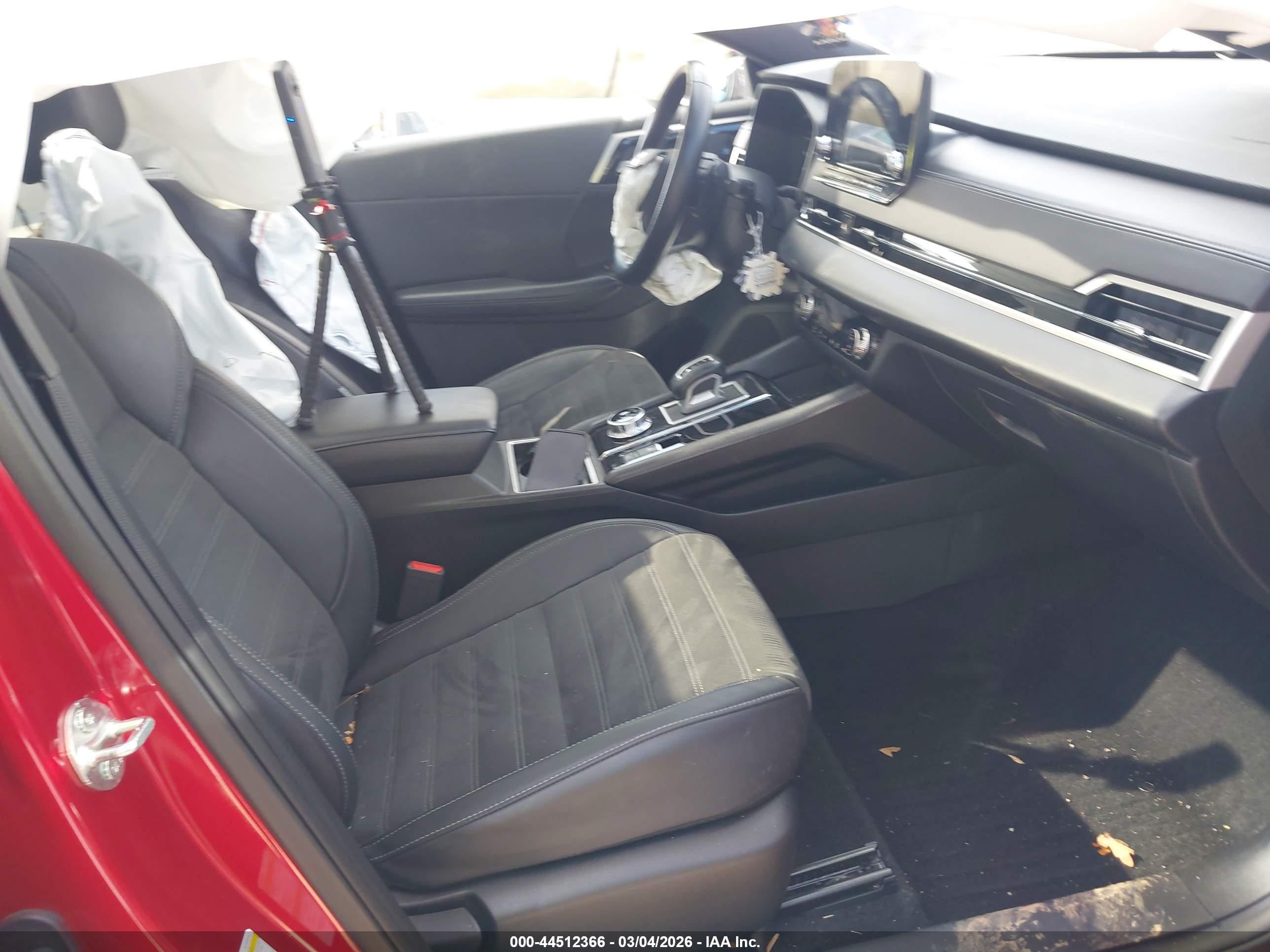 MITSUBISHI OUTLANDER image 5