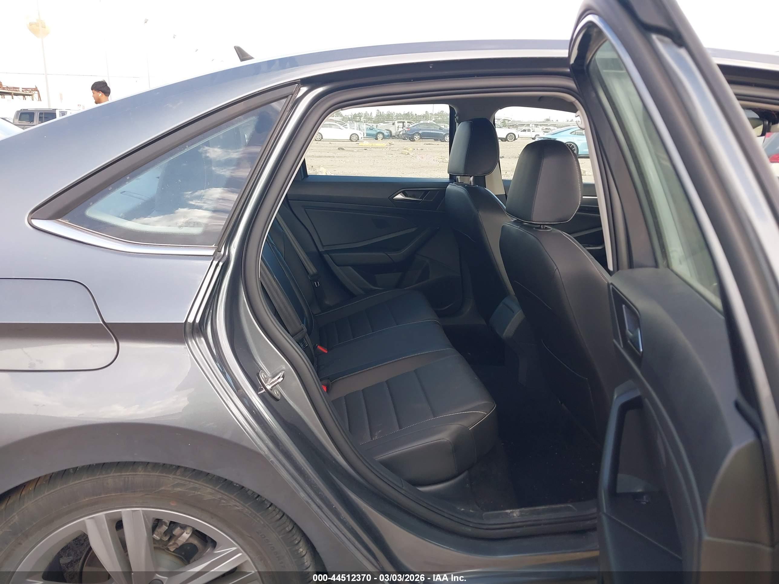VOLKSWAGEN JETTA image 8