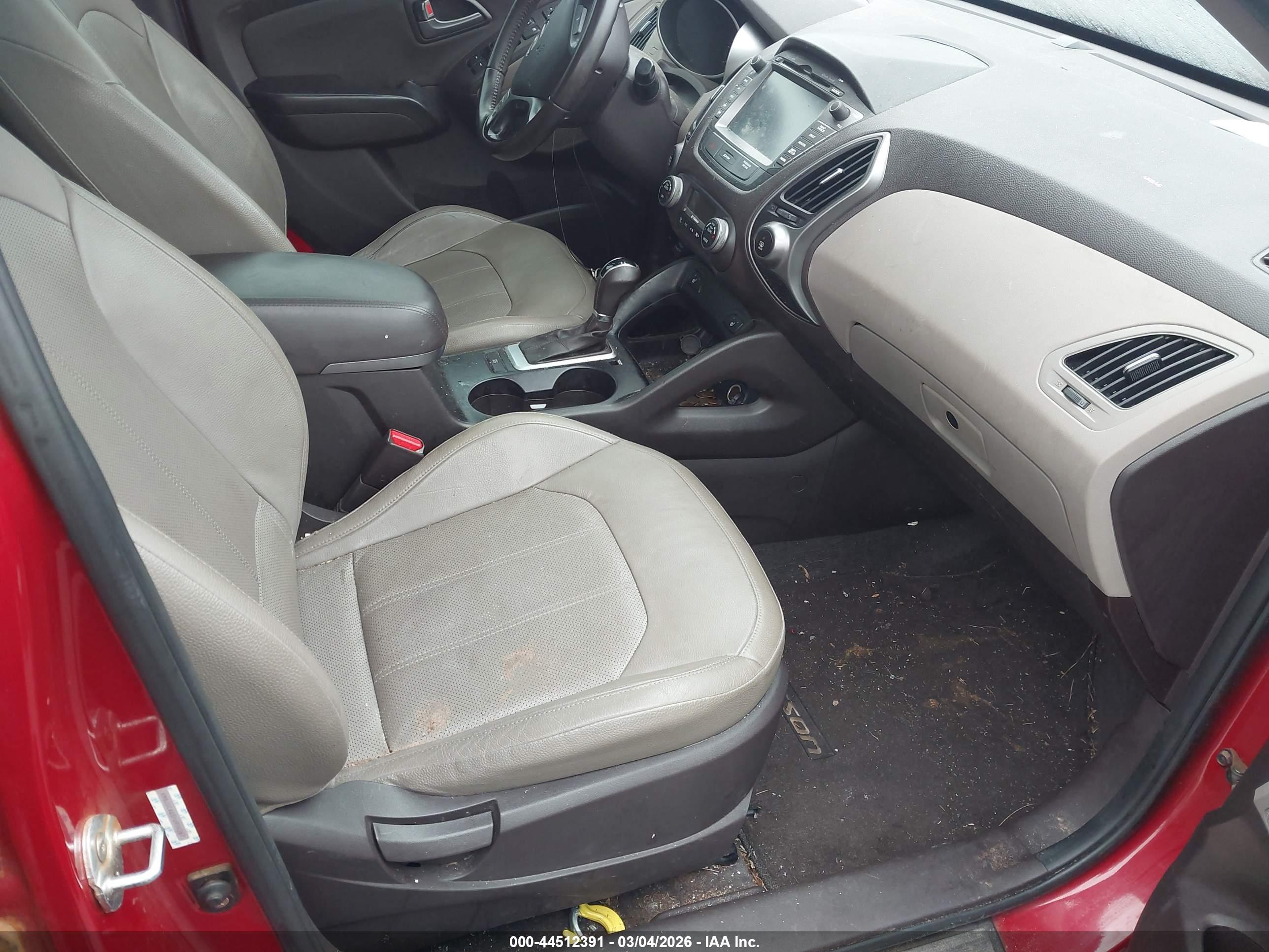 HYUNDAI TUCSON image 5