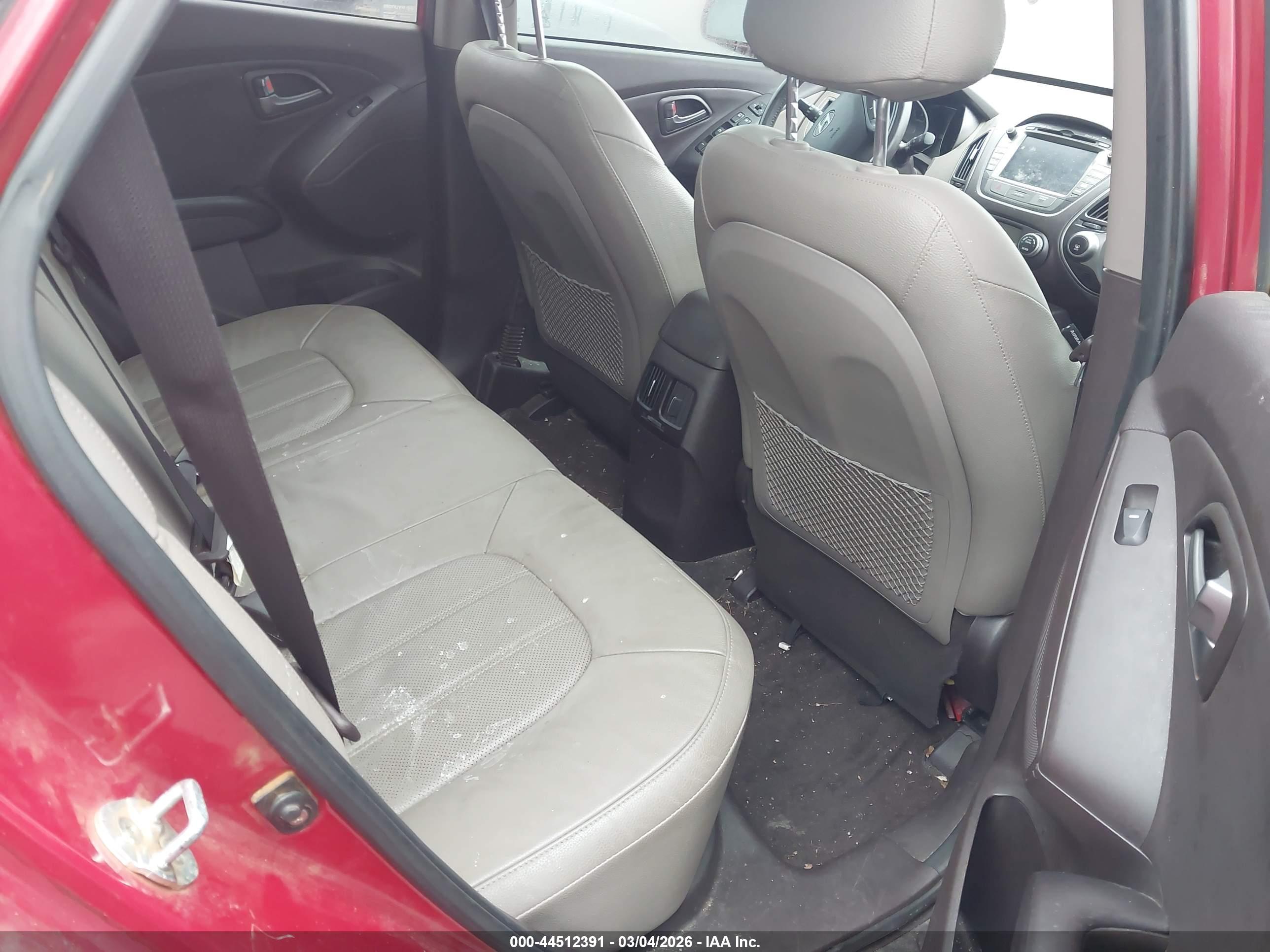 HYUNDAI TUCSON image 8