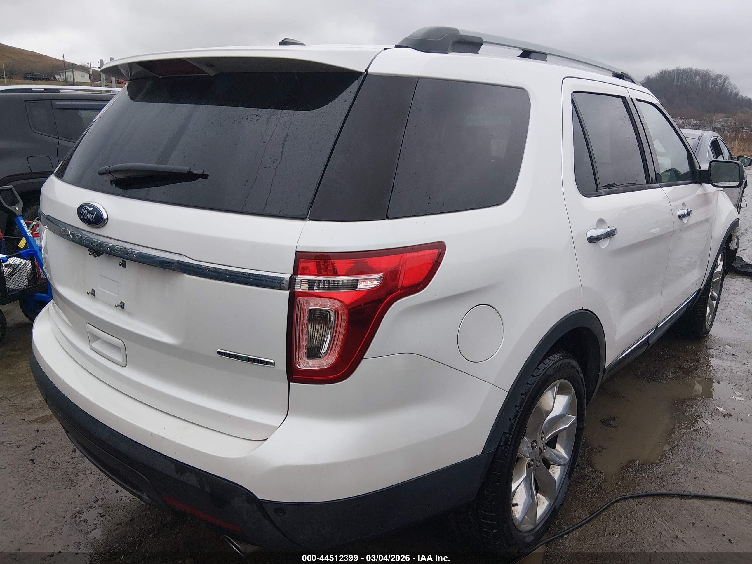 FORD EXPLORER image 4