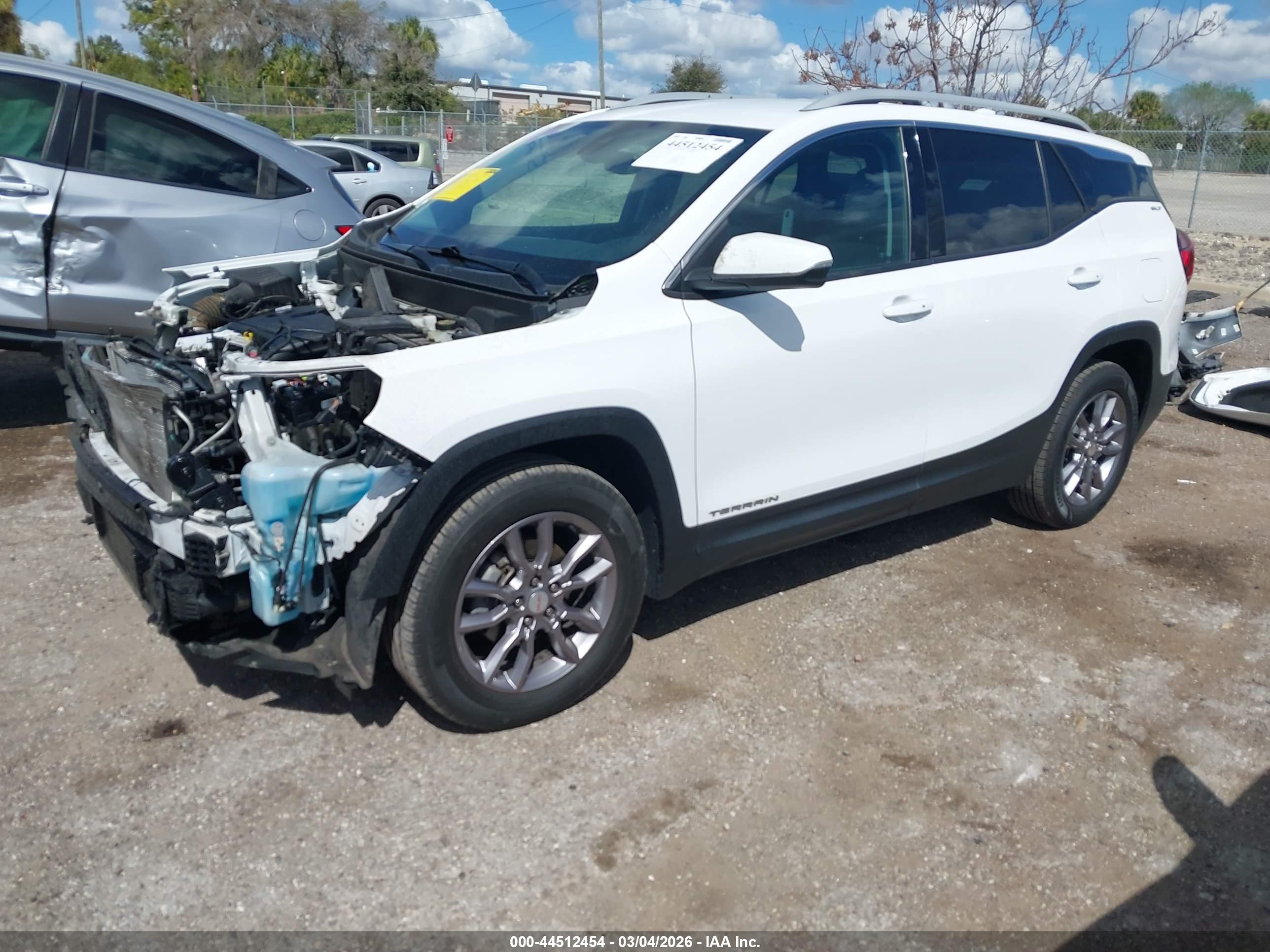 GMC TERRAIN image 2
