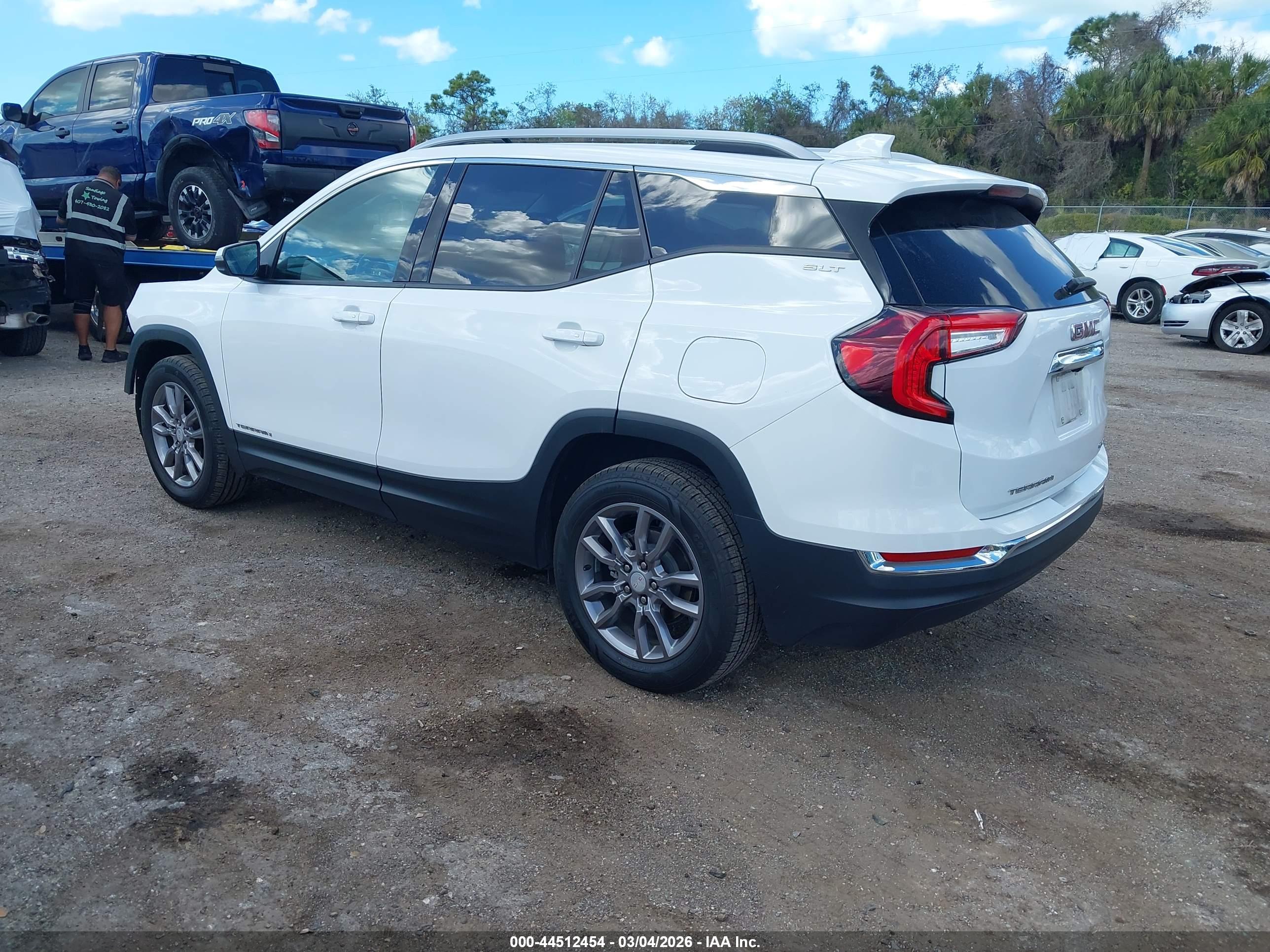 GMC TERRAIN image 3