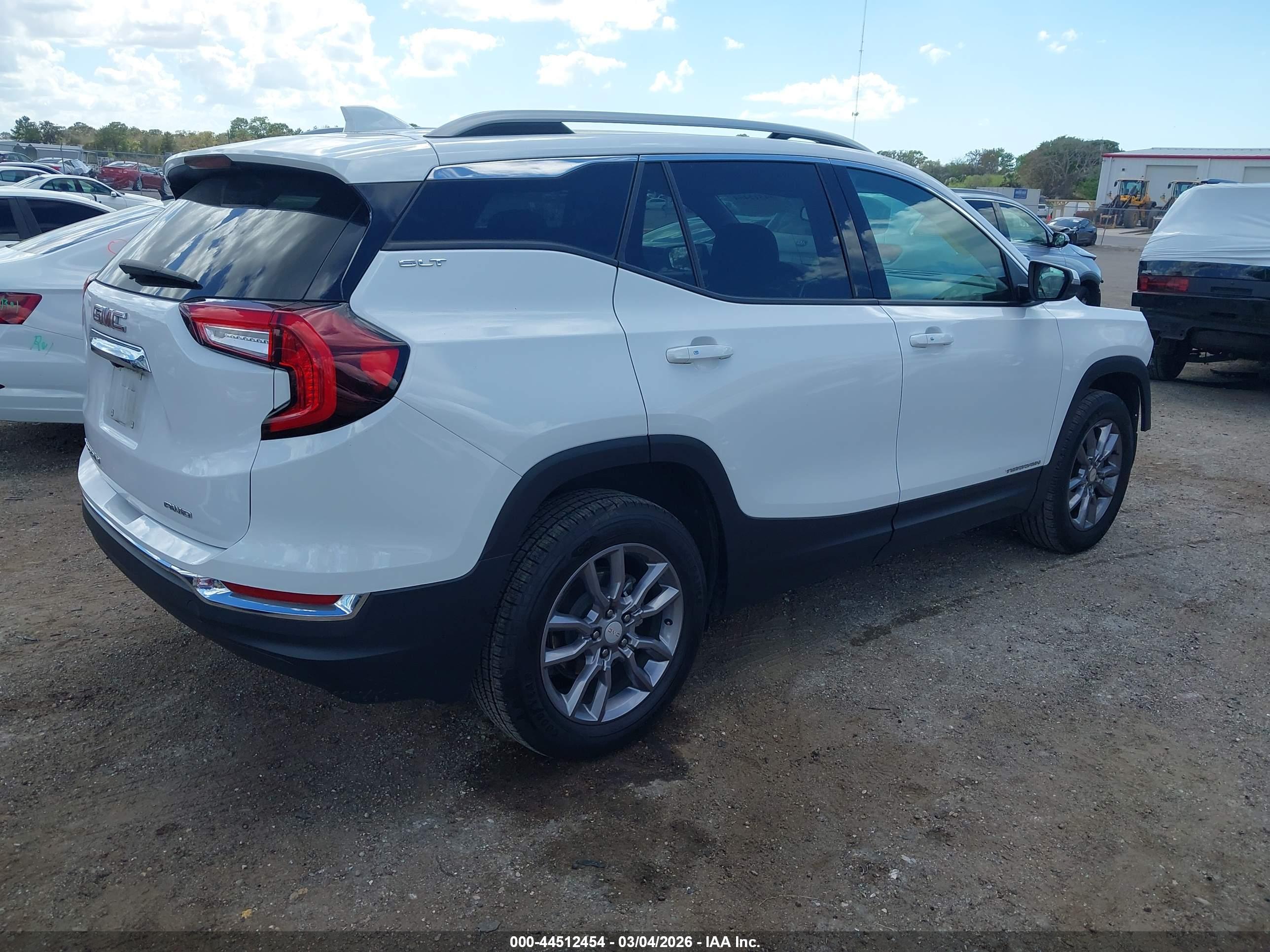 GMC TERRAIN image 4
