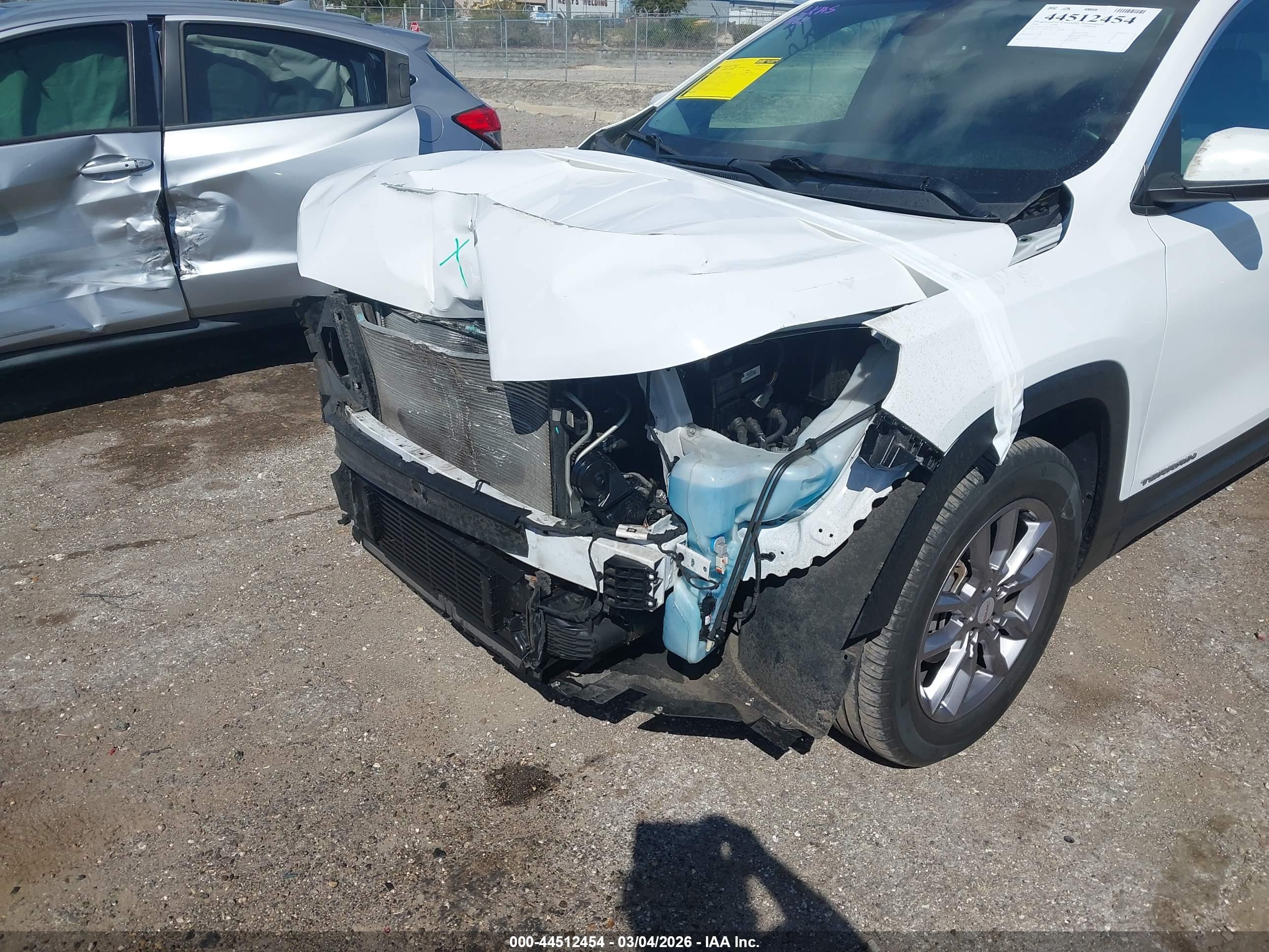 GMC TERRAIN image 6
